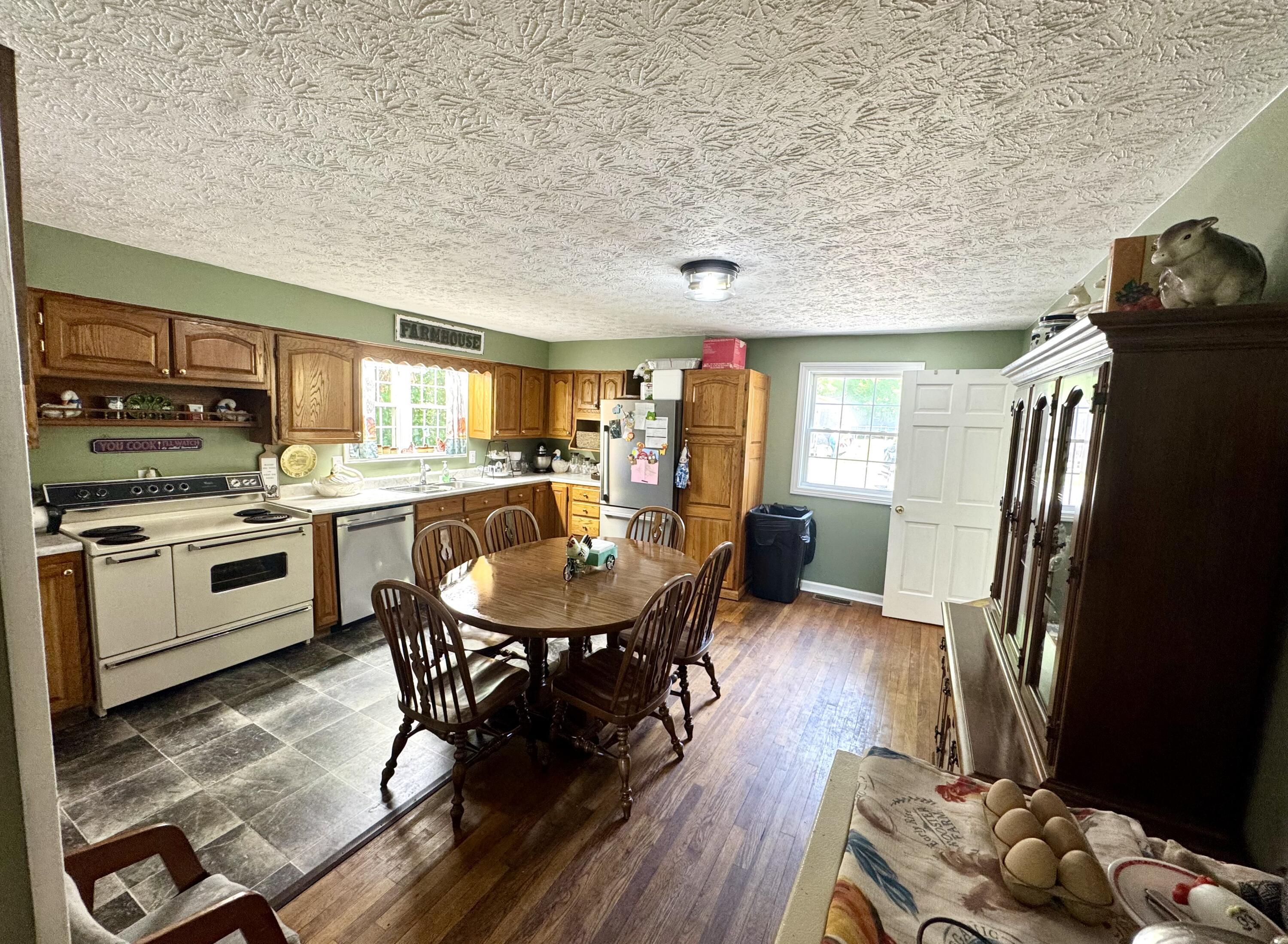 17 Sunny Brook Road Property Photo 7