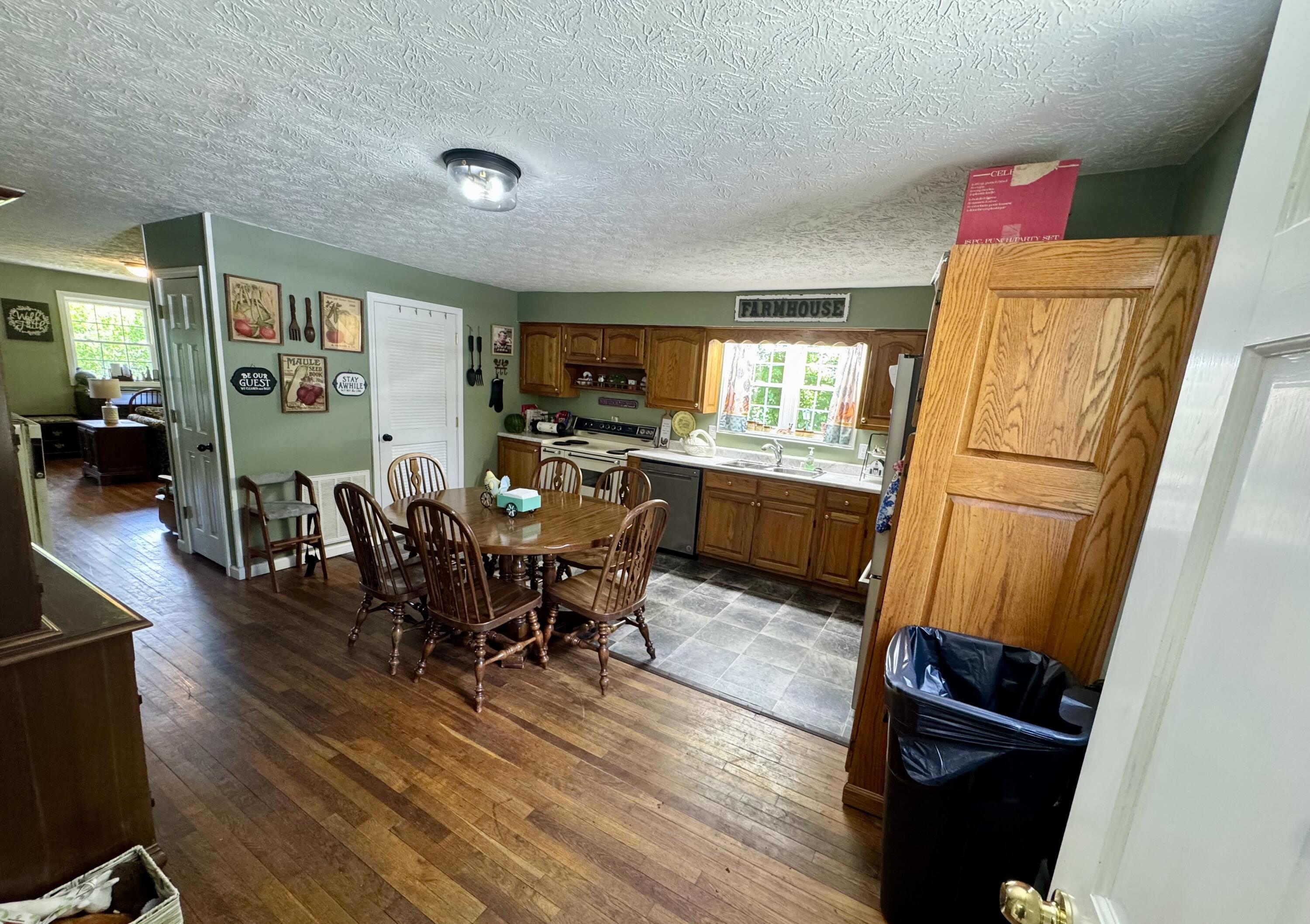 17 Sunny Brook Road Property Photo 8