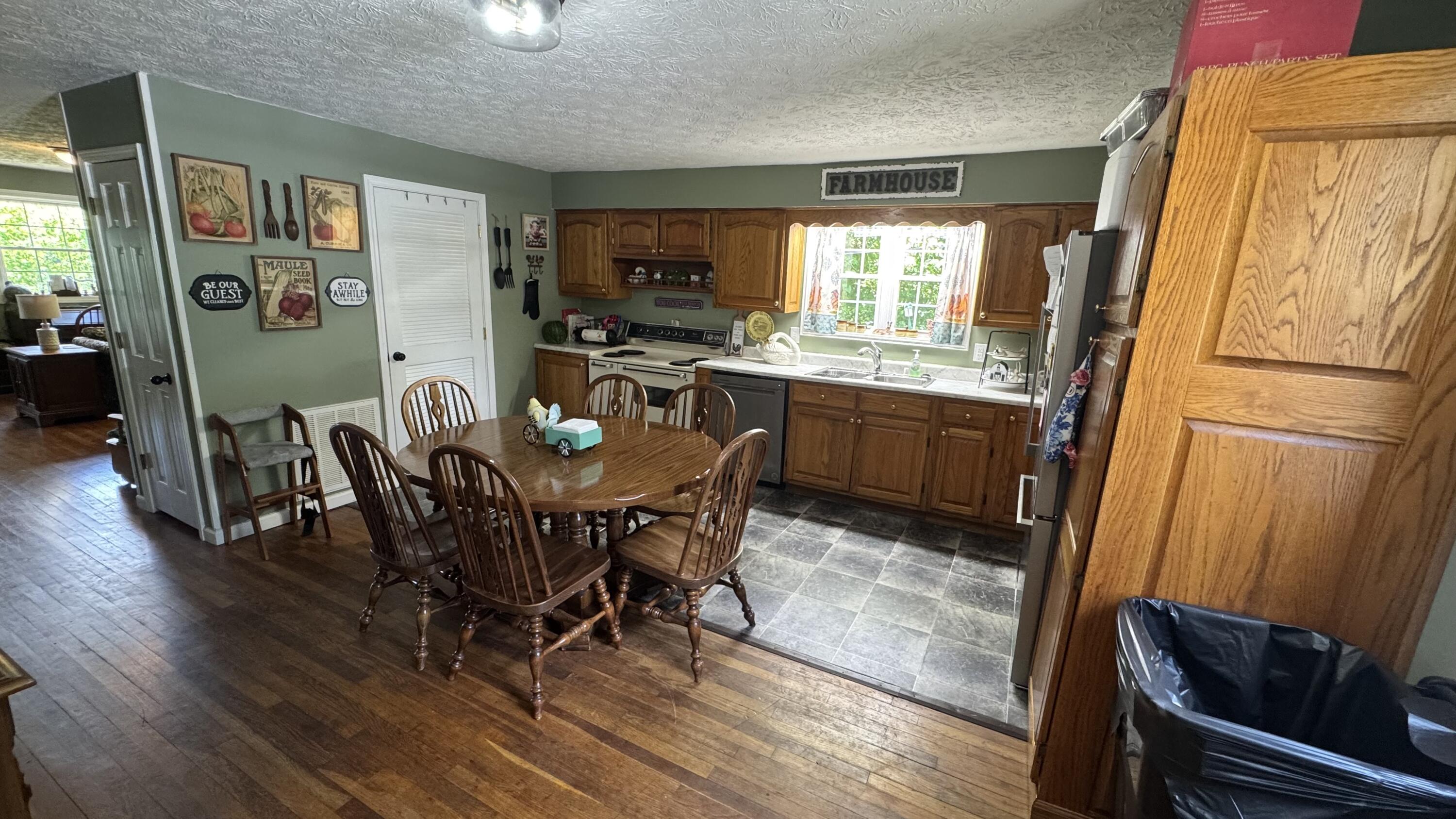 17 Sunny Brook Road Property Photo 9