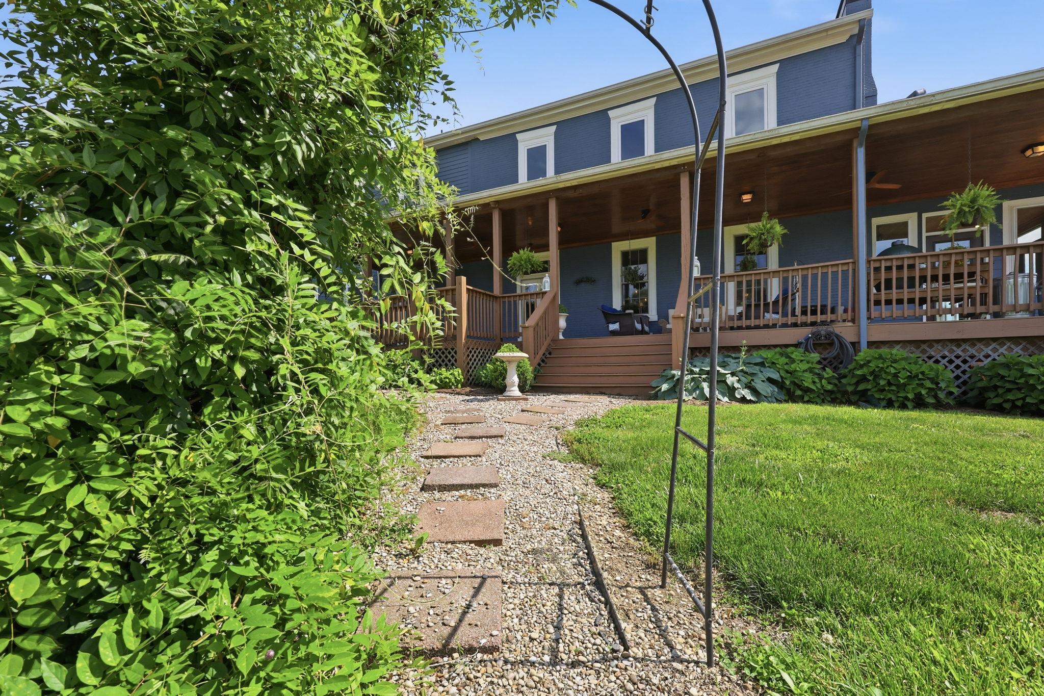 930 Steele Road Property Photo 17