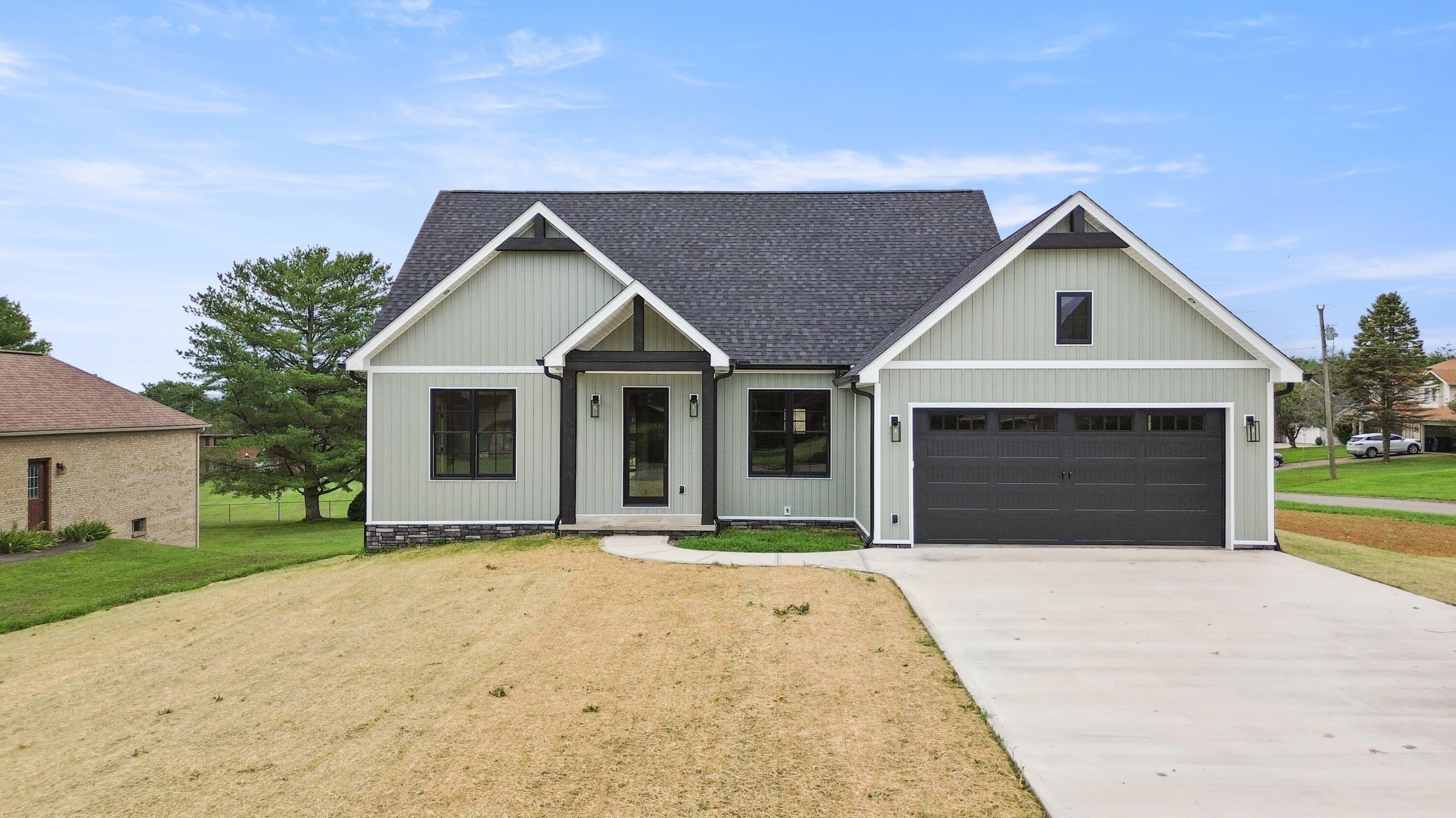 926 Winding Ridge Drive Property Photo 3