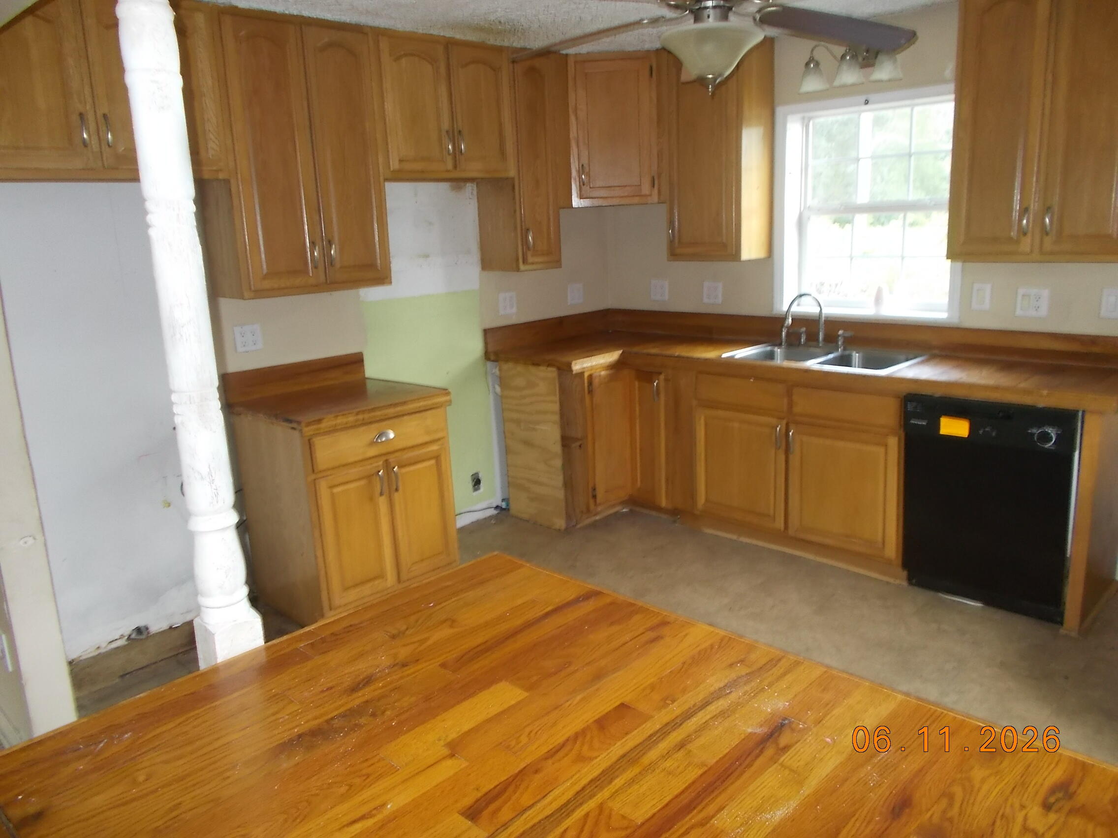 4054 Keavy Road Property Photo 8