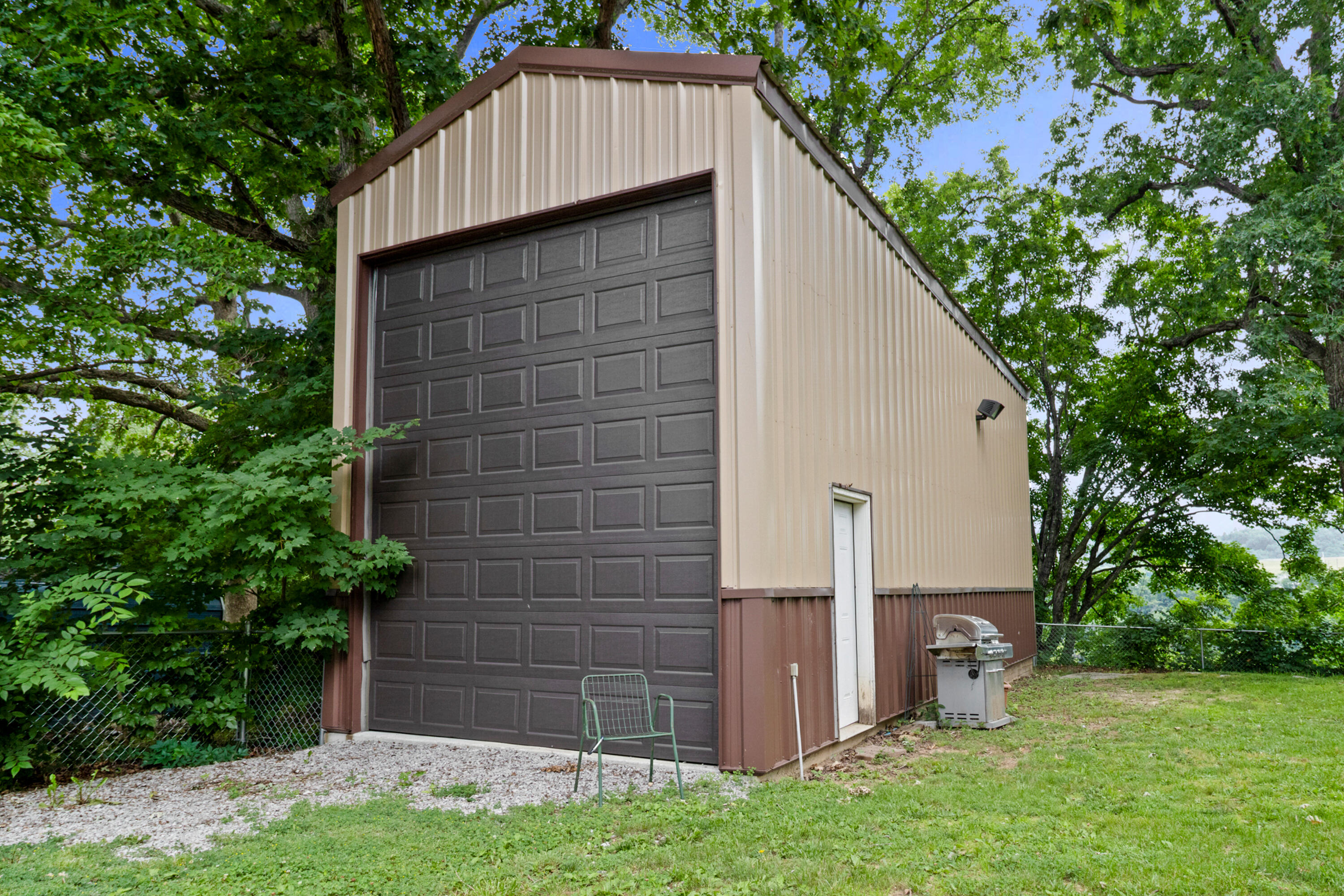 946 E Lakeshore Drive Property Photo 3
