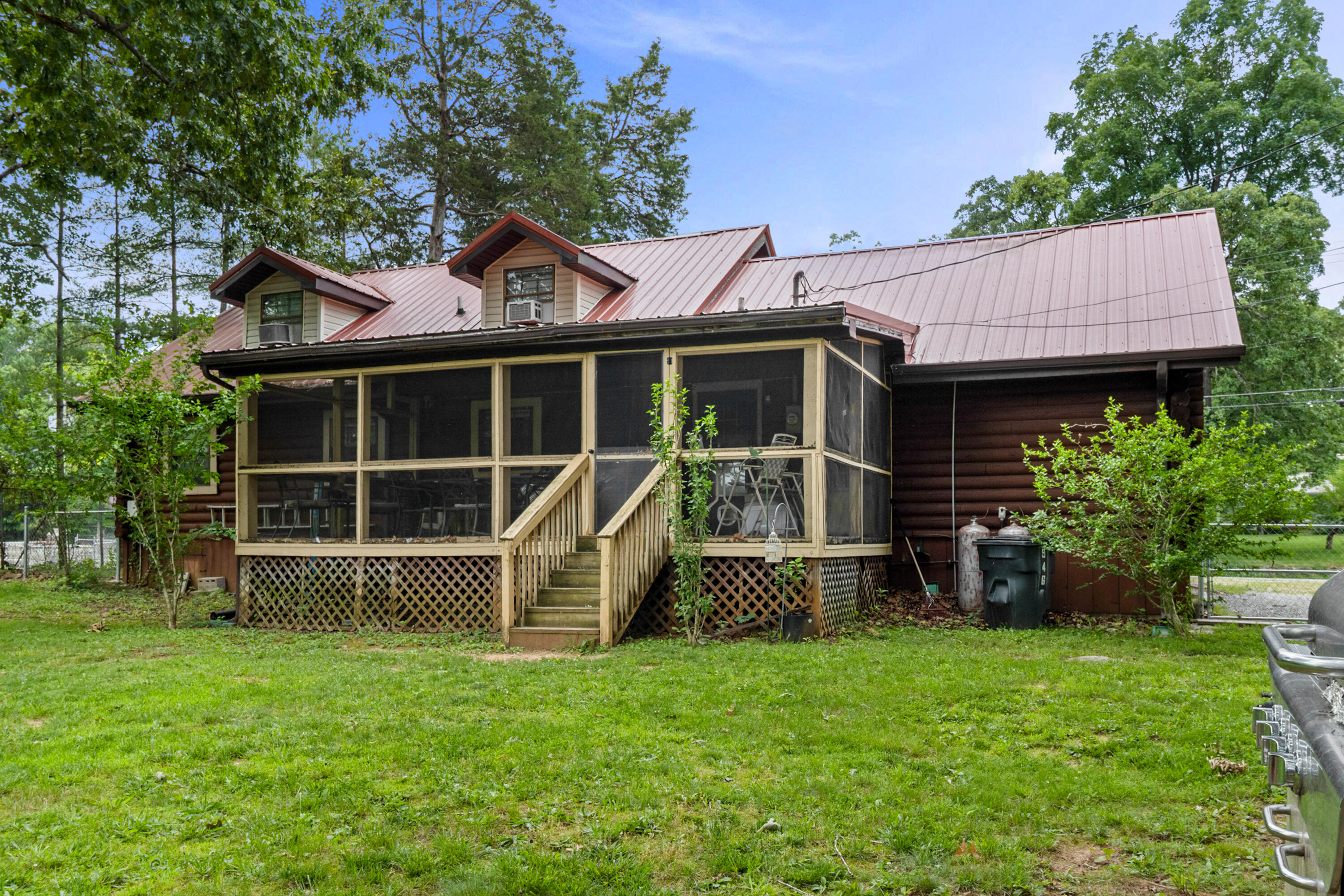 946 E Lakeshore Drive Property Photo 4