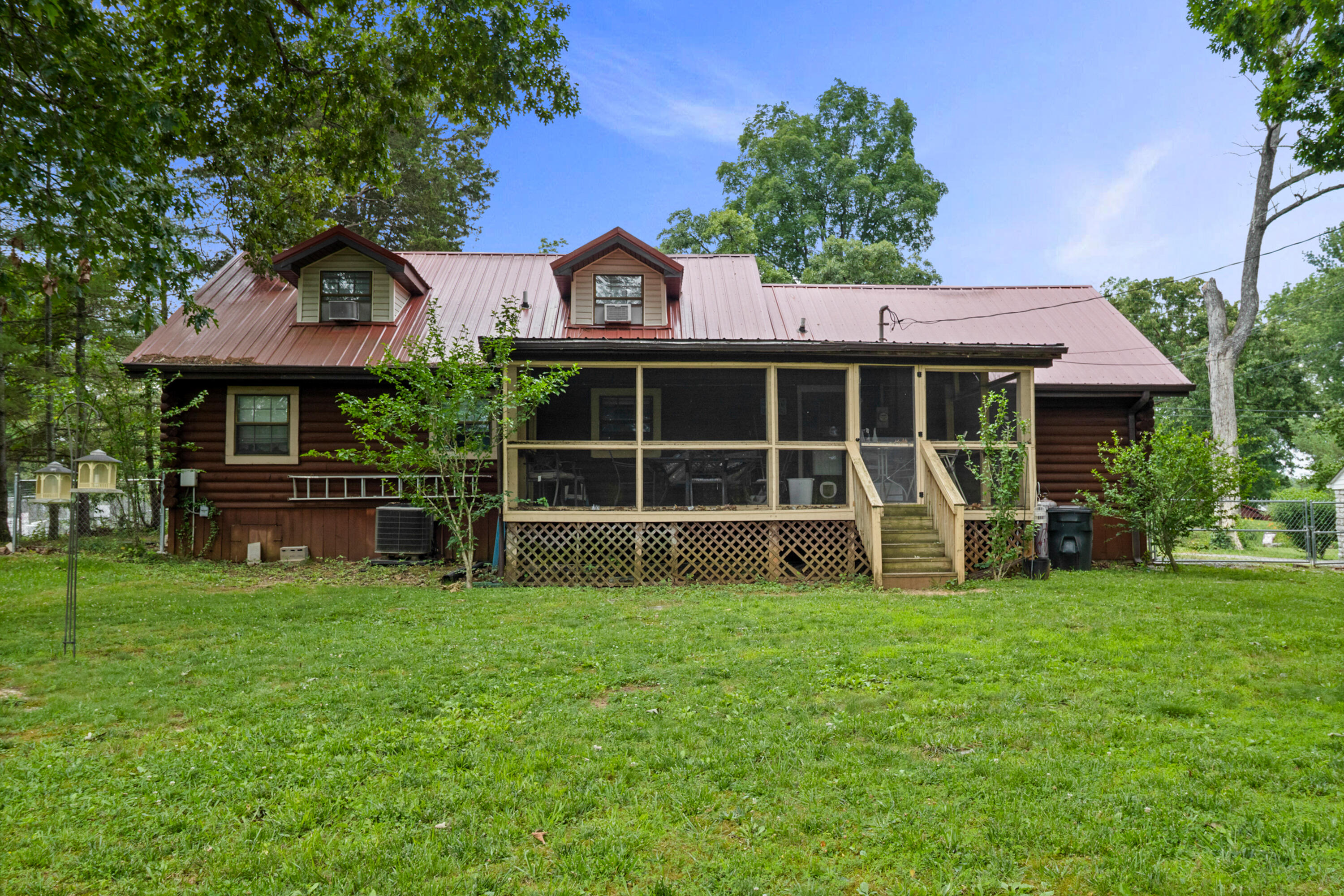 946 E Lakeshore Drive Property Photo 5