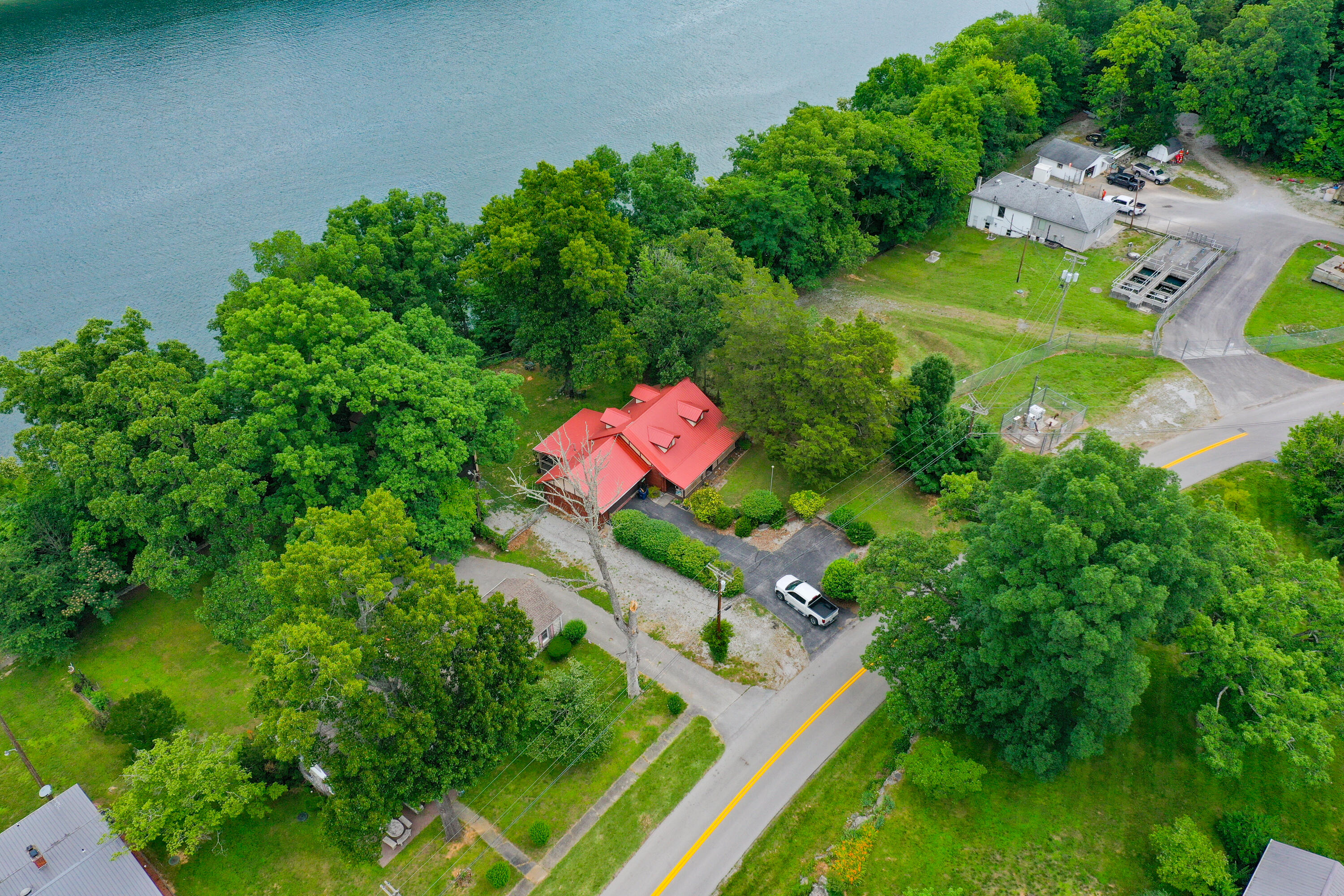 946 E Lakeshore Drive Property Photo 6