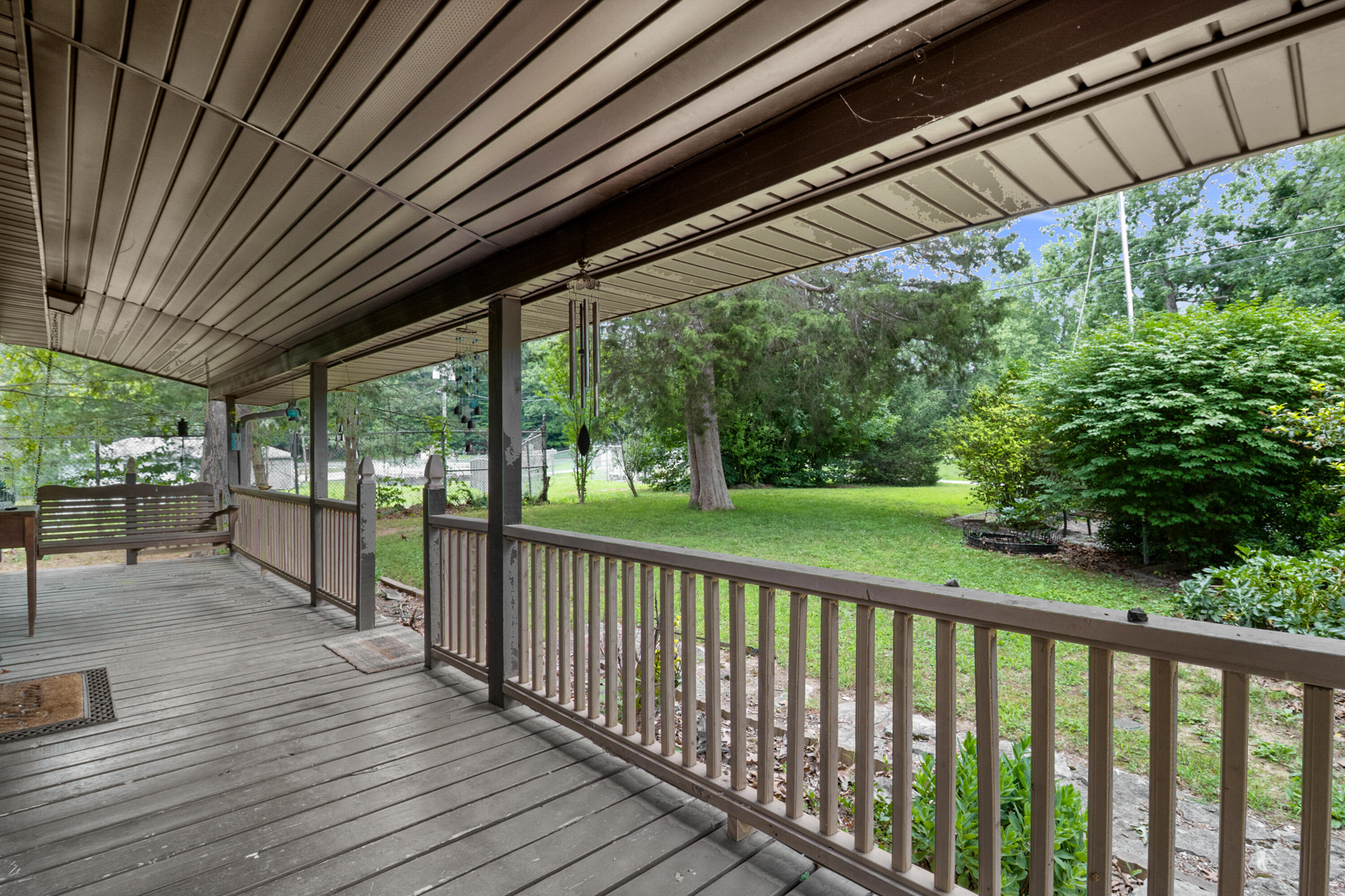 946 E Lakeshore Drive Property Photo 9