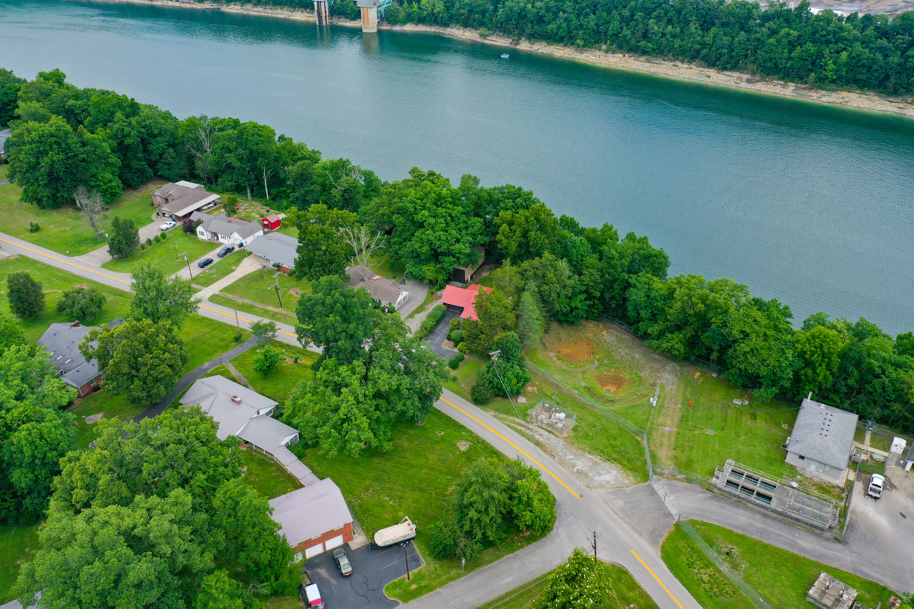 946 E Lakeshore Drive Property Photo 11