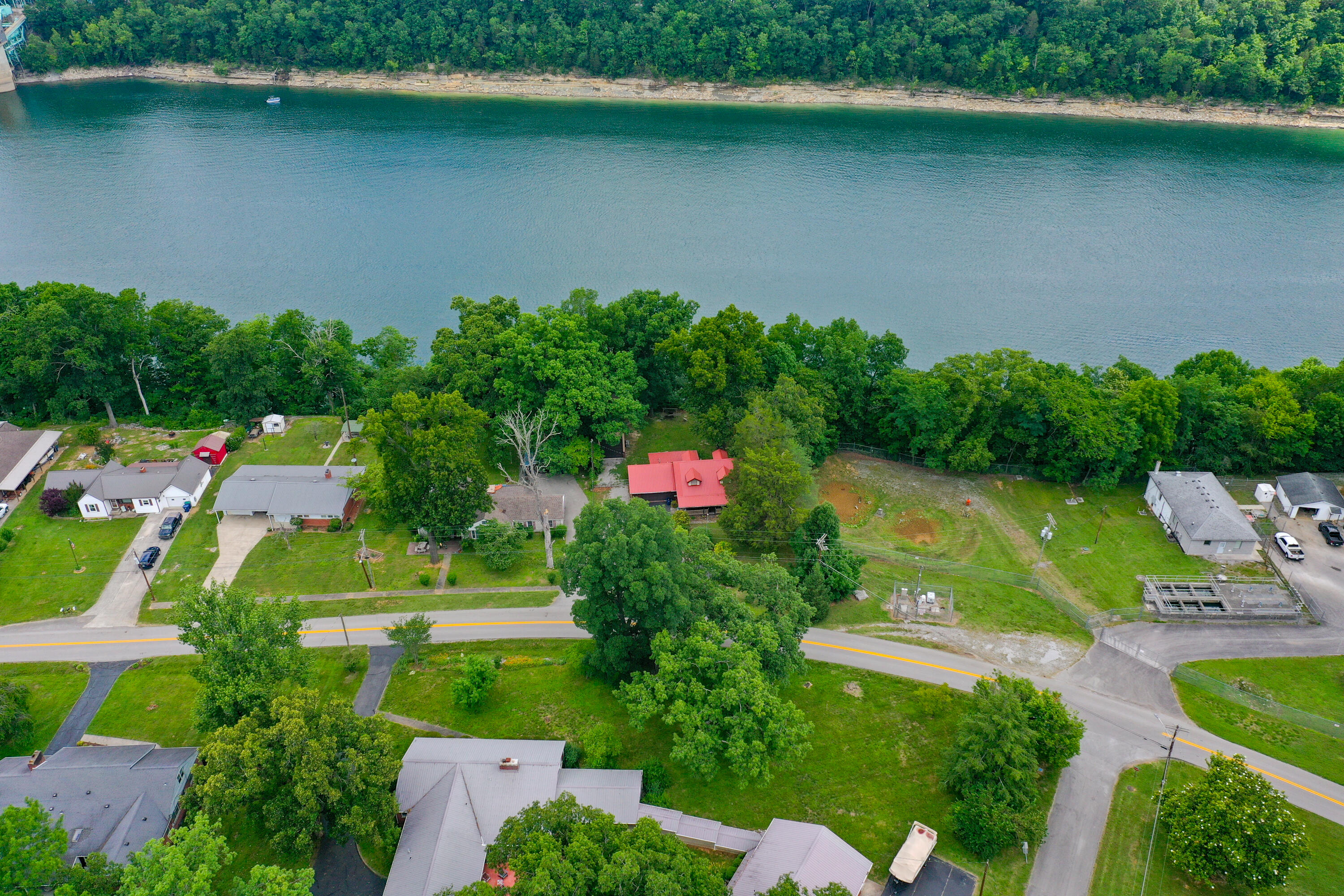946 E Lakeshore Drive Property Photo 14
