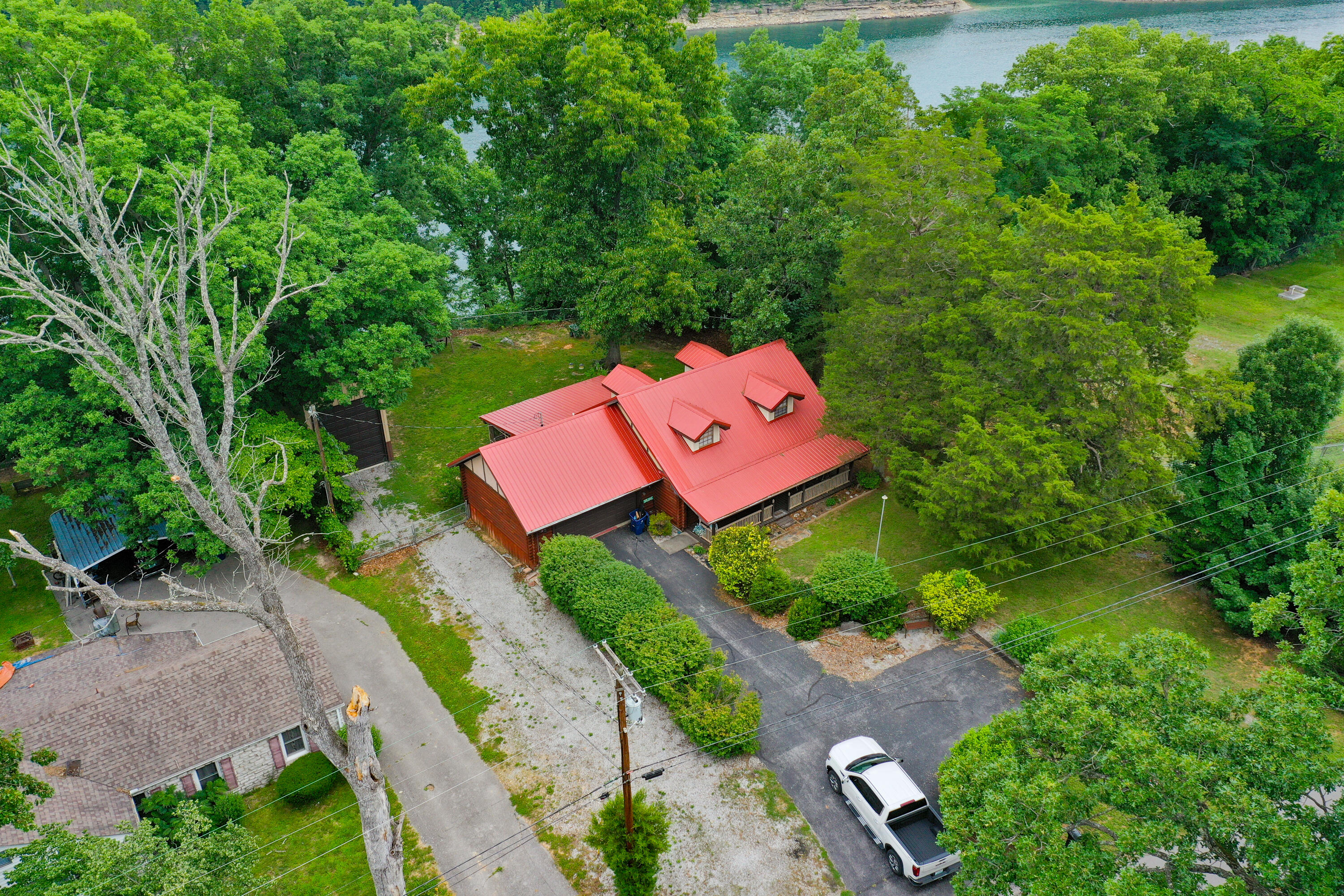 946 E Lakeshore Drive Property Photo 17