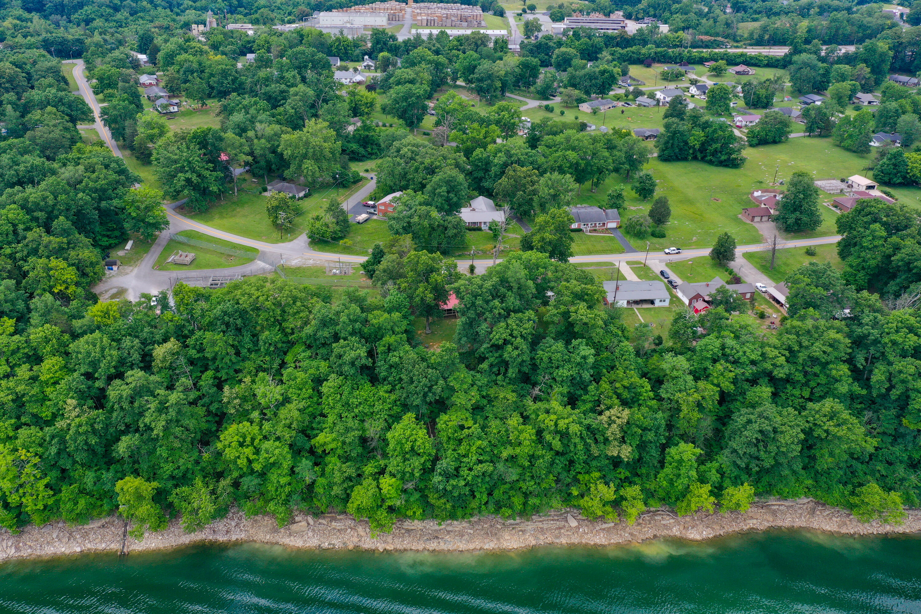 946 E Lakeshore Drive Property Photo 18