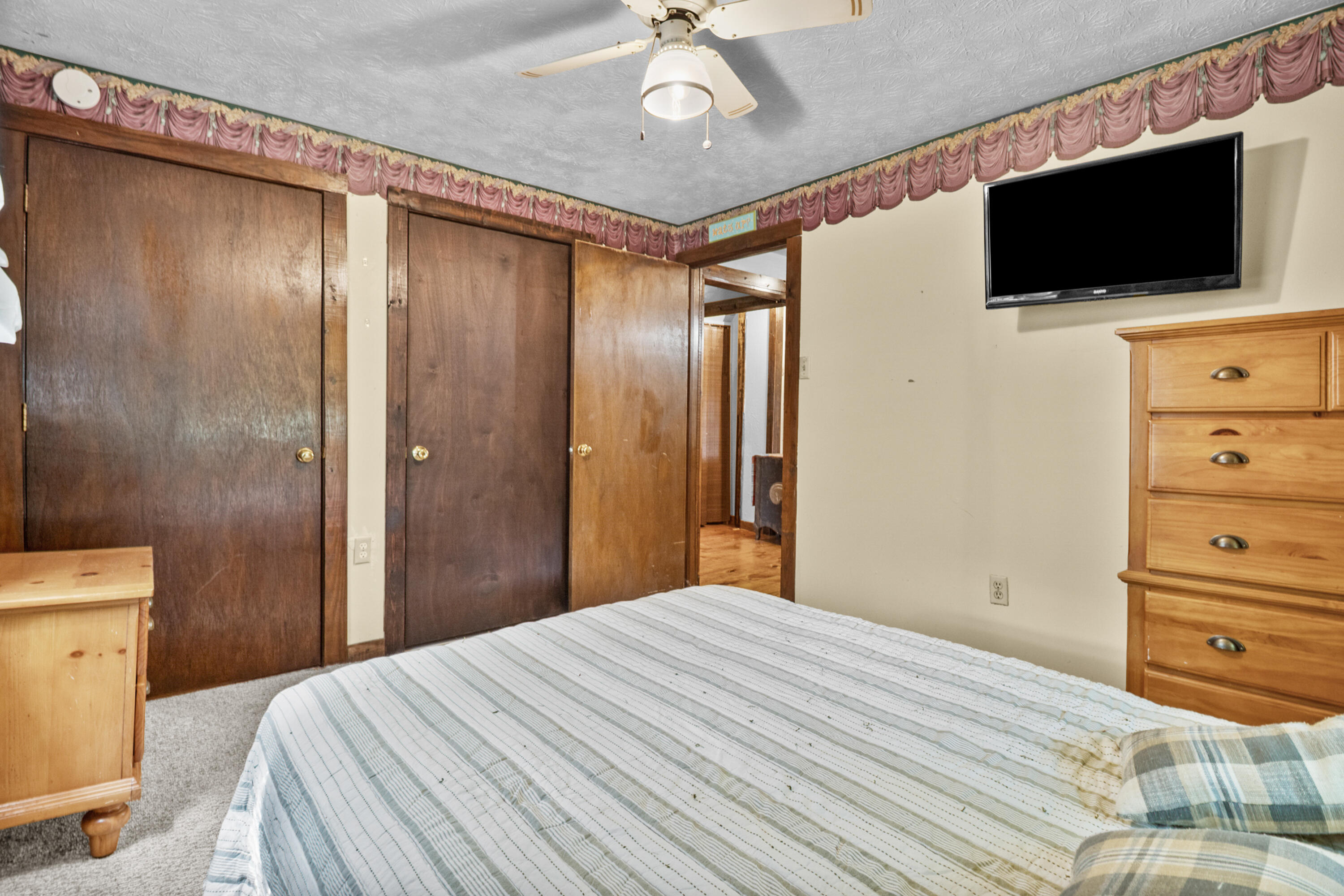 946 E Lakeshore Drive Property Photo 23