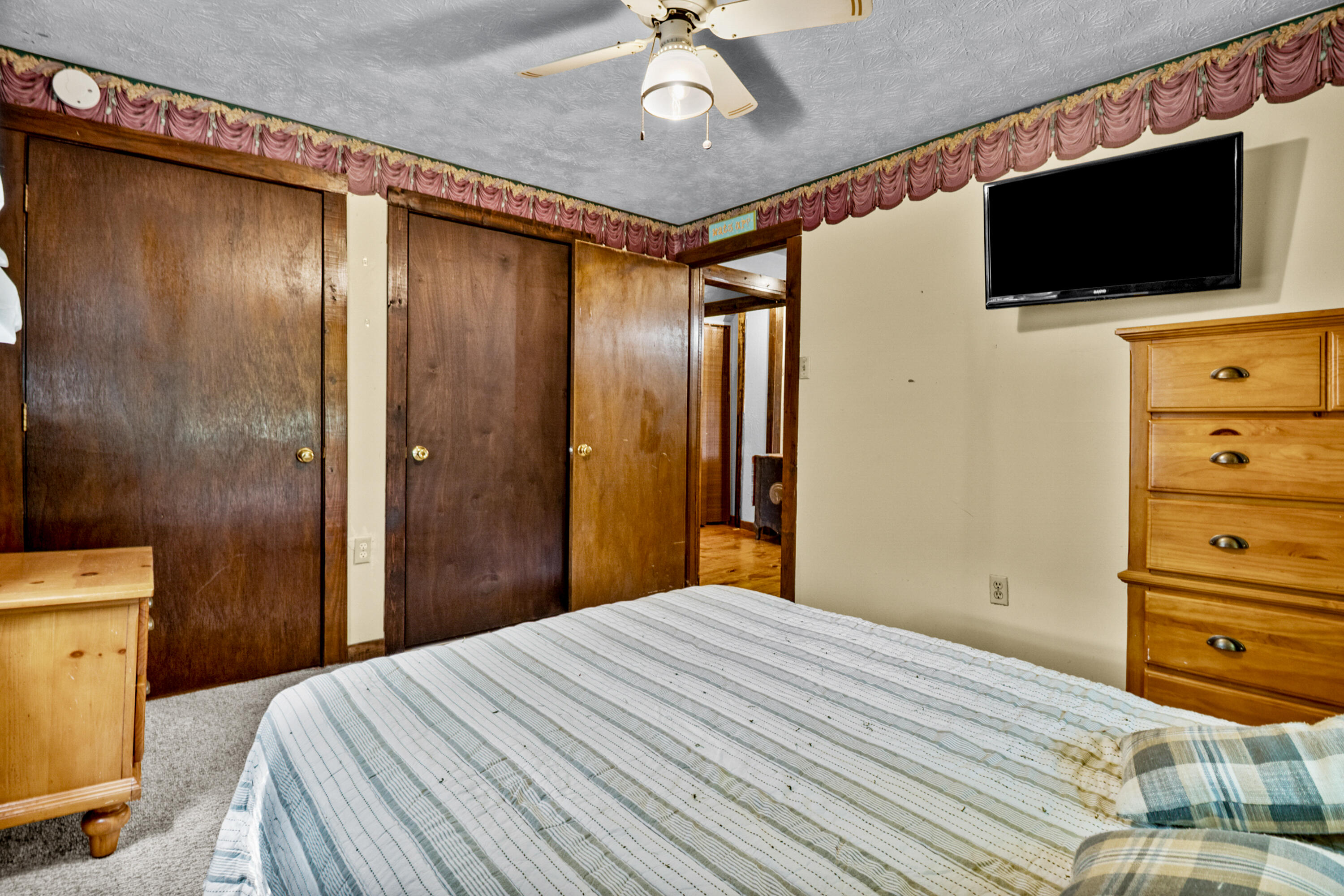 946 E Lakeshore Drive Property Photo 35