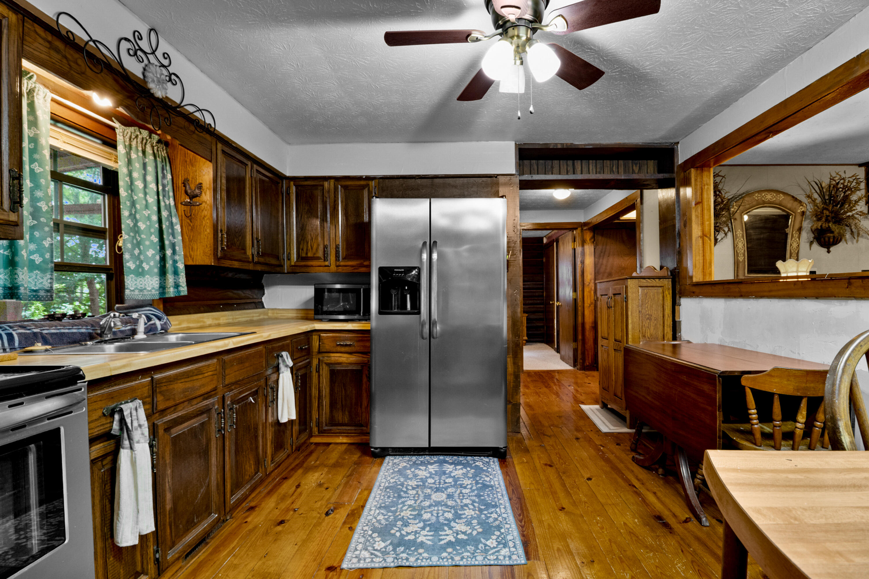 946 E Lakeshore Drive Property Photo 42