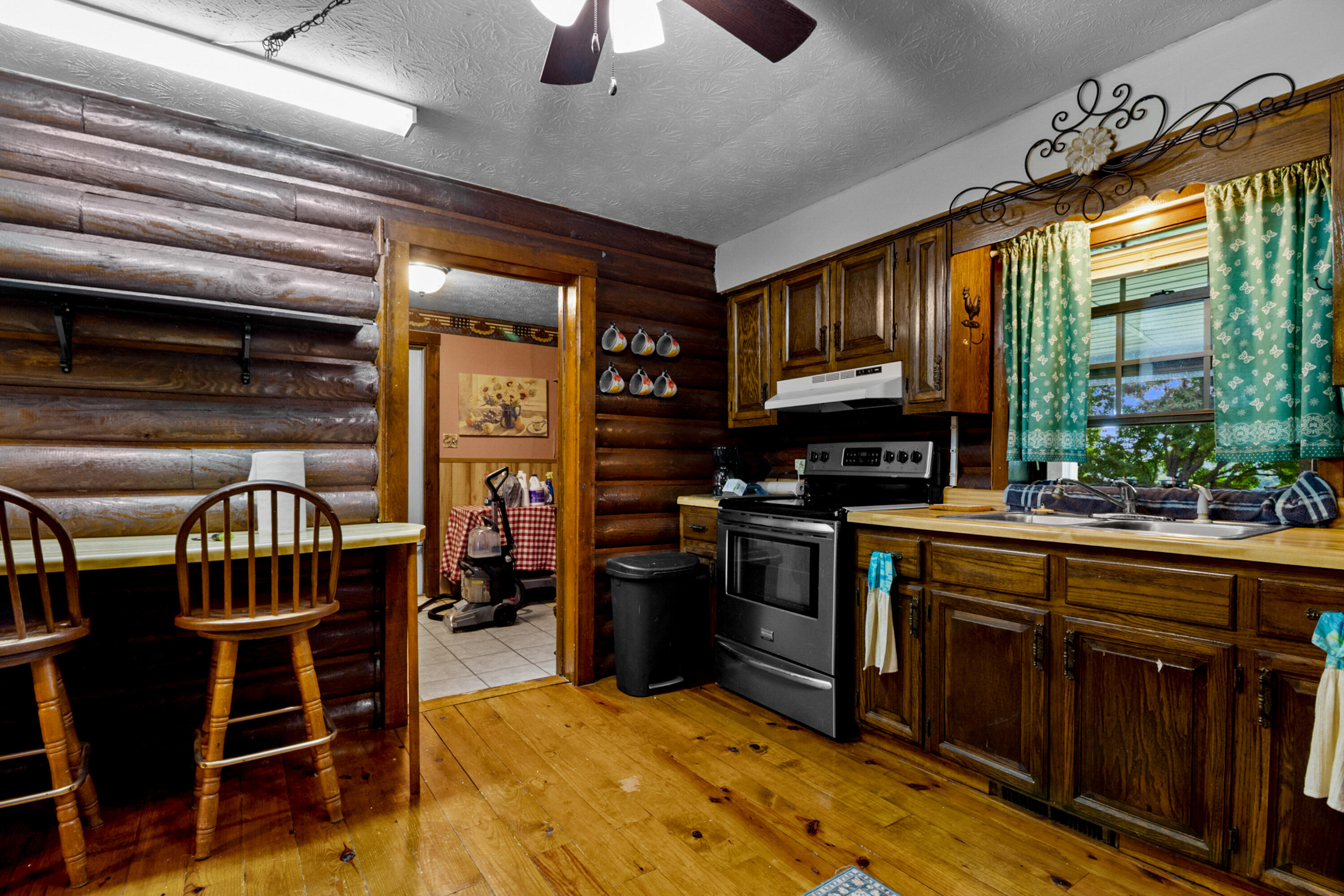 946 E Lakeshore Drive Property Photo 44