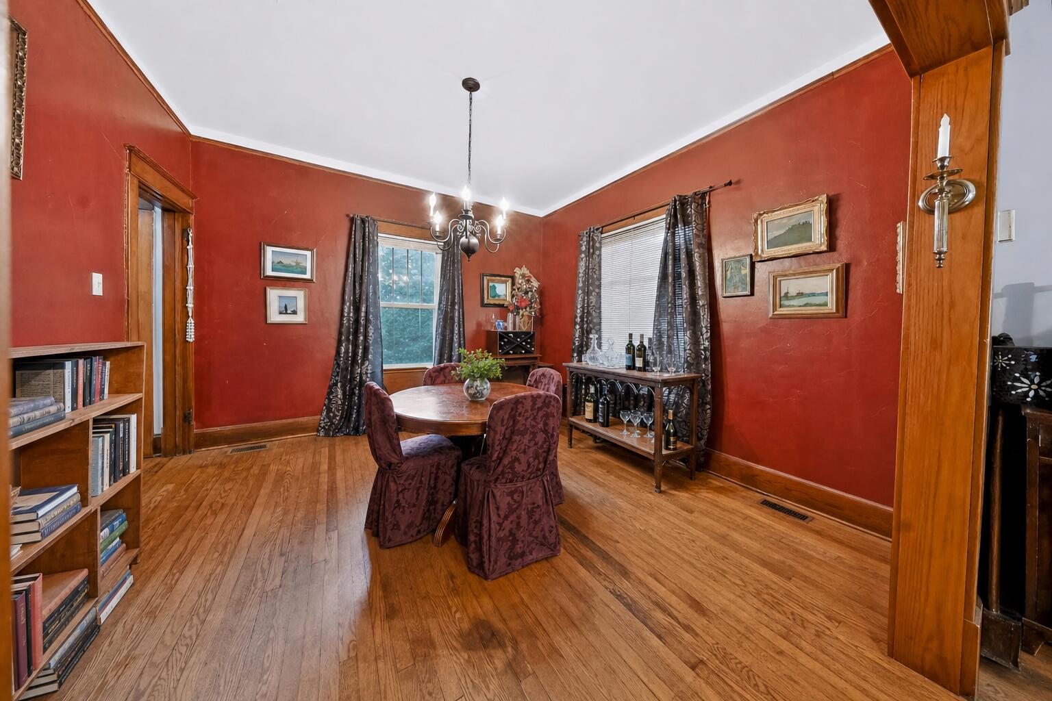 122 Adams Street Property Photo 4