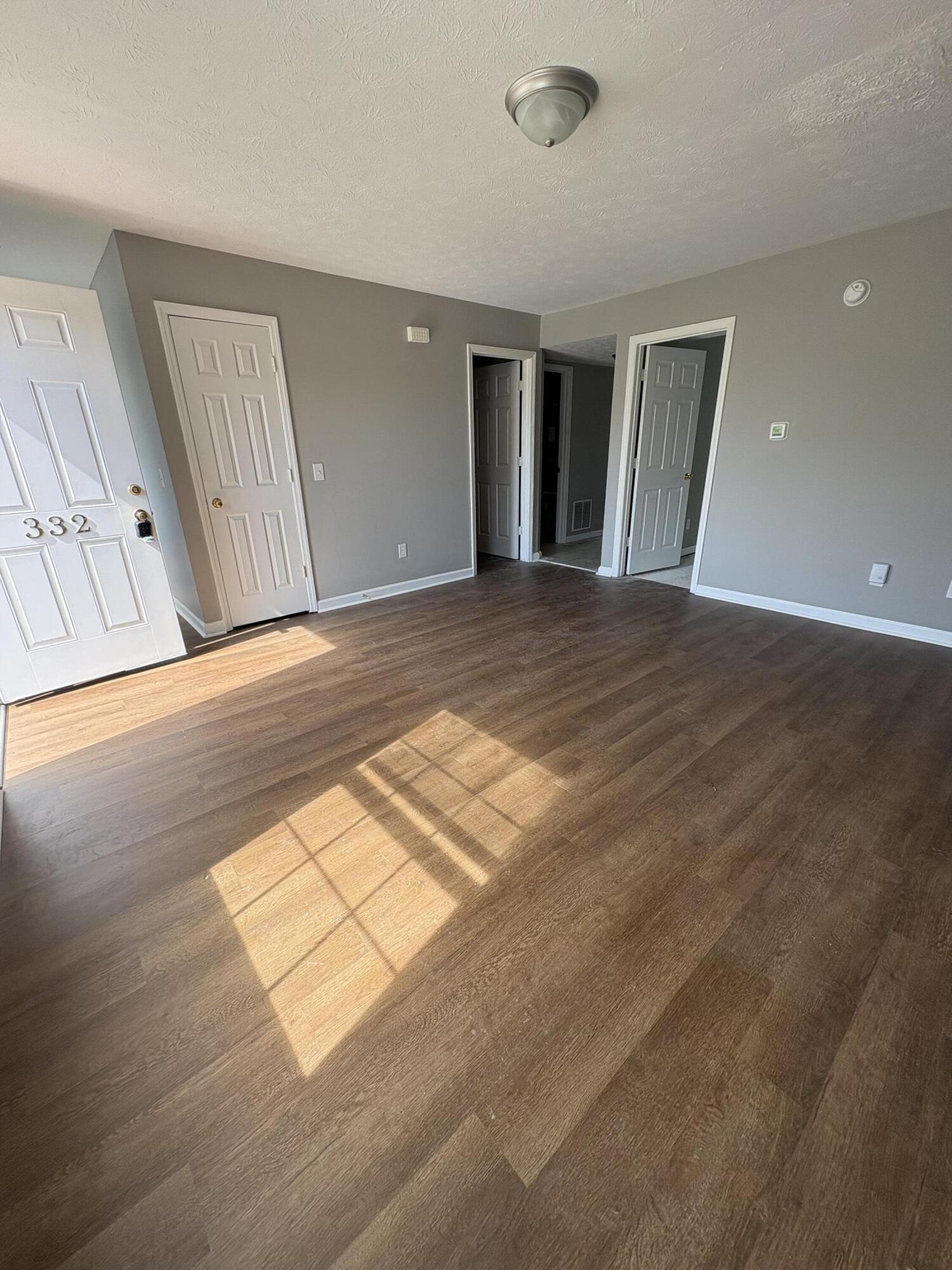 332 E Oak Street Property Photo 5