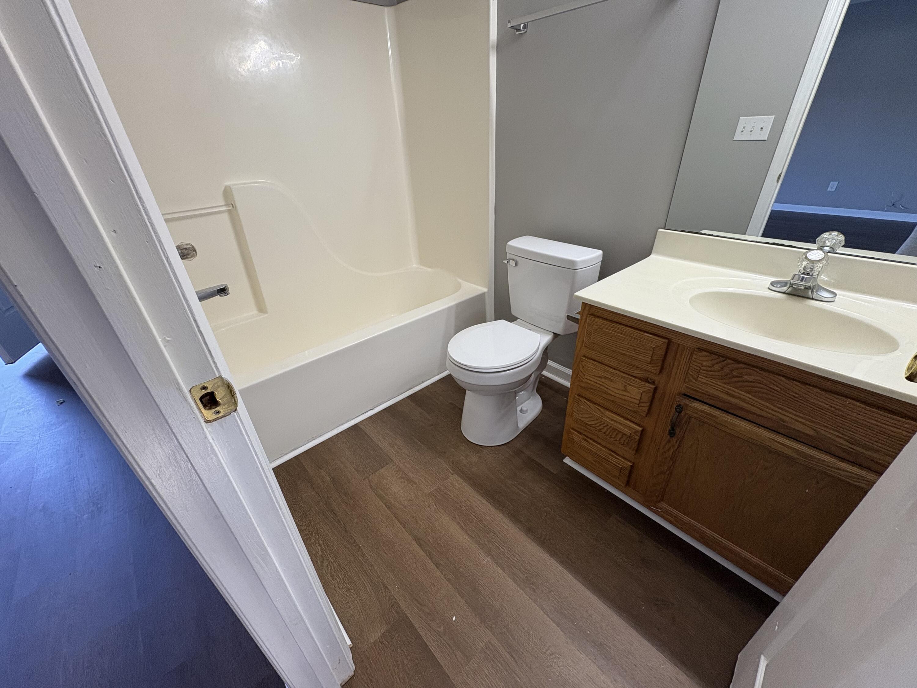 332 E Oak Street Property Photo 6