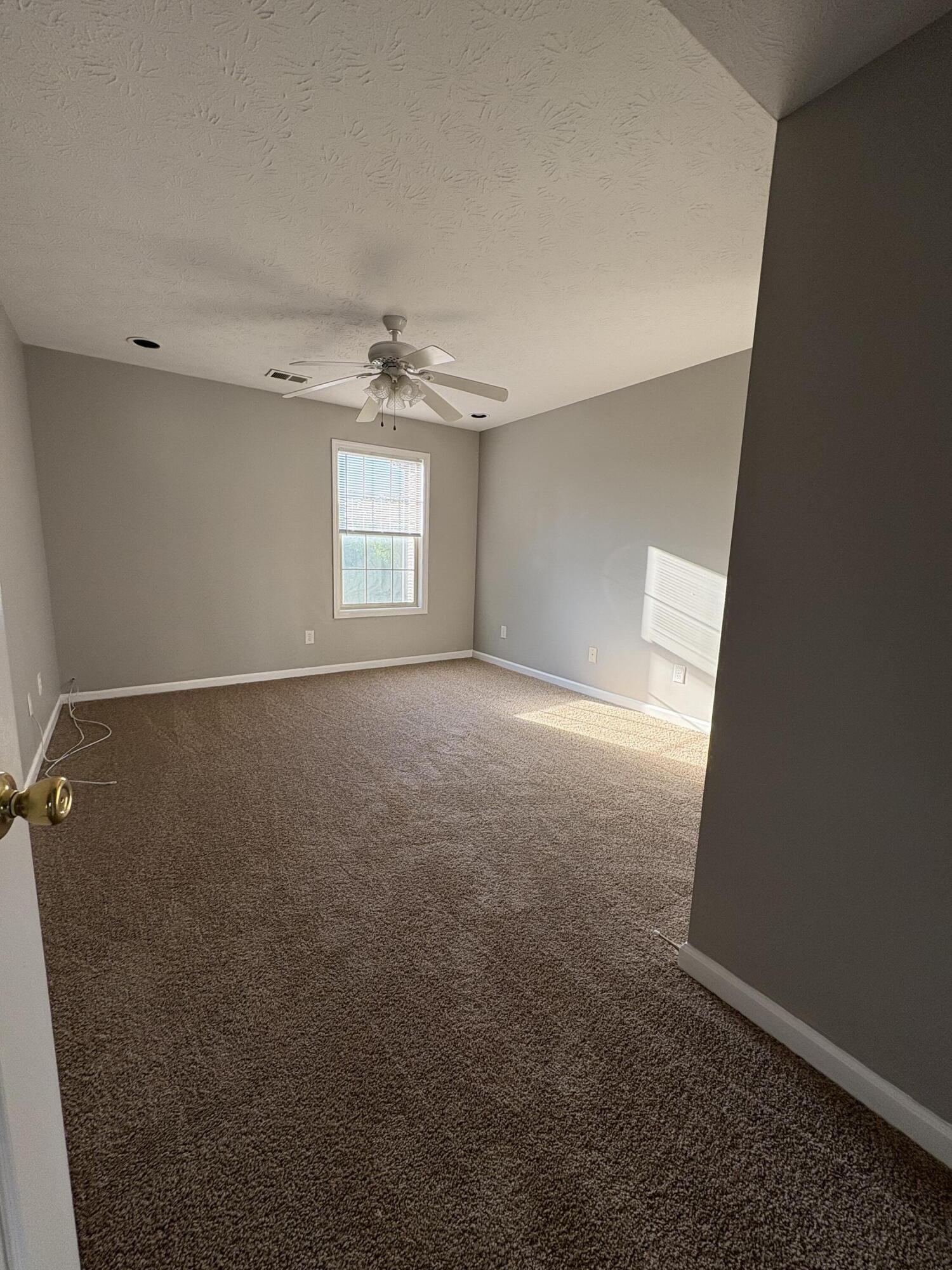 332 E Oak Street Property Photo 8