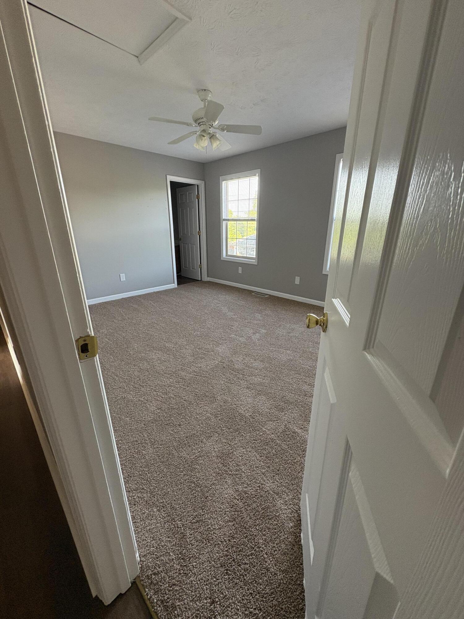 332 E Oak Street Property Photo 13