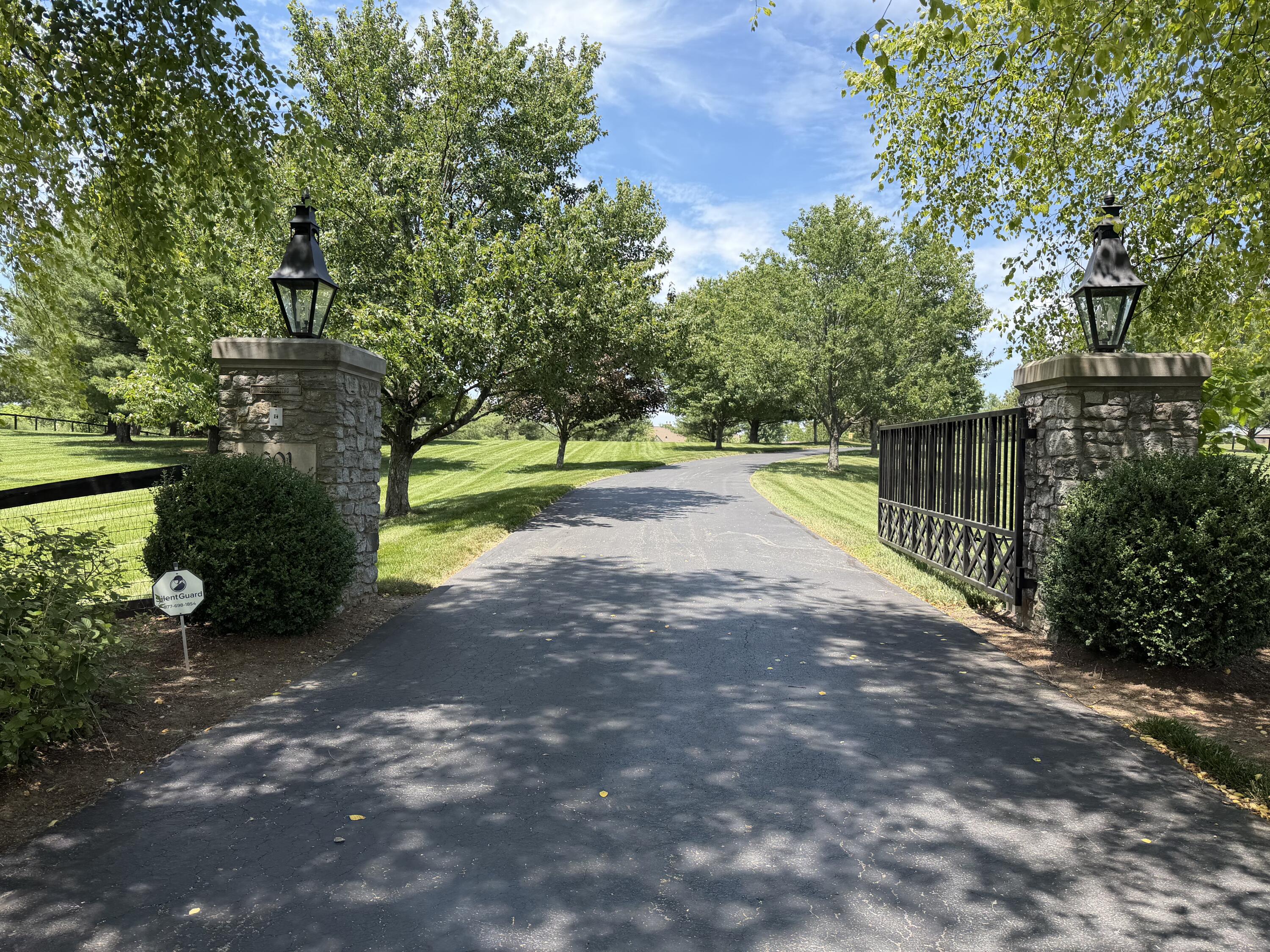601 Delong Road Property Photo 3