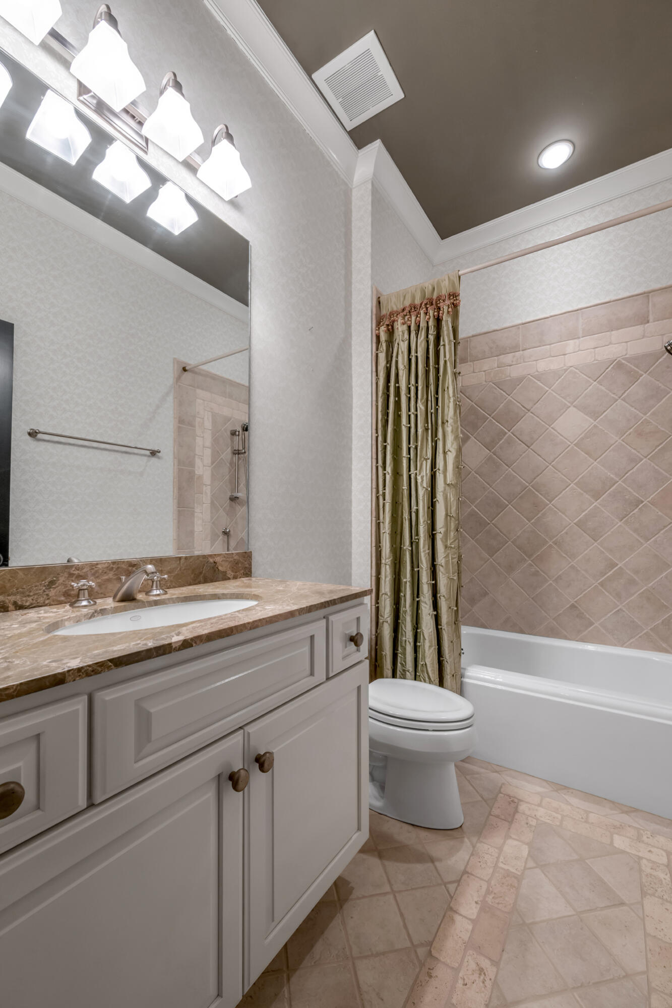 601 Delong Road Property Photo 12