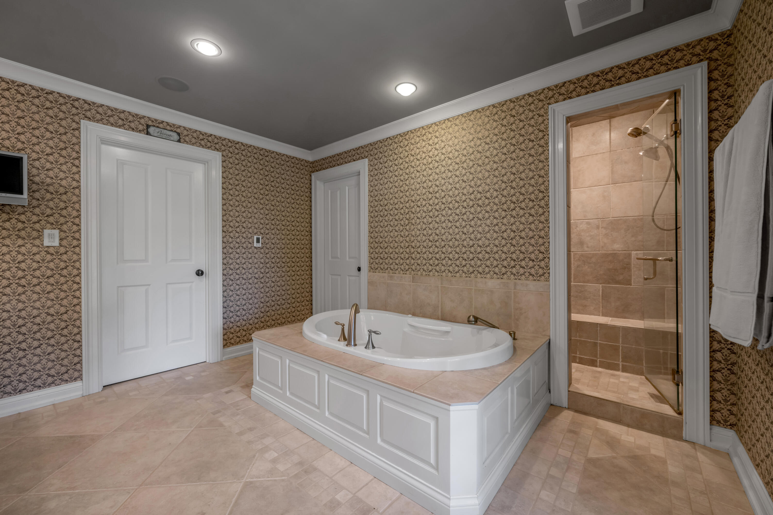 601 Delong Road Property Photo 21