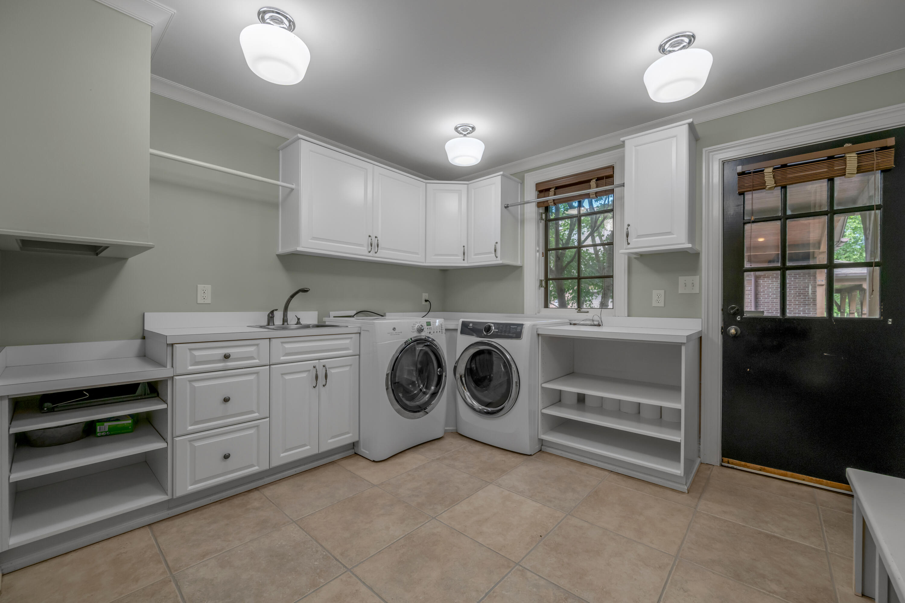 601 Delong Road Property Photo 41