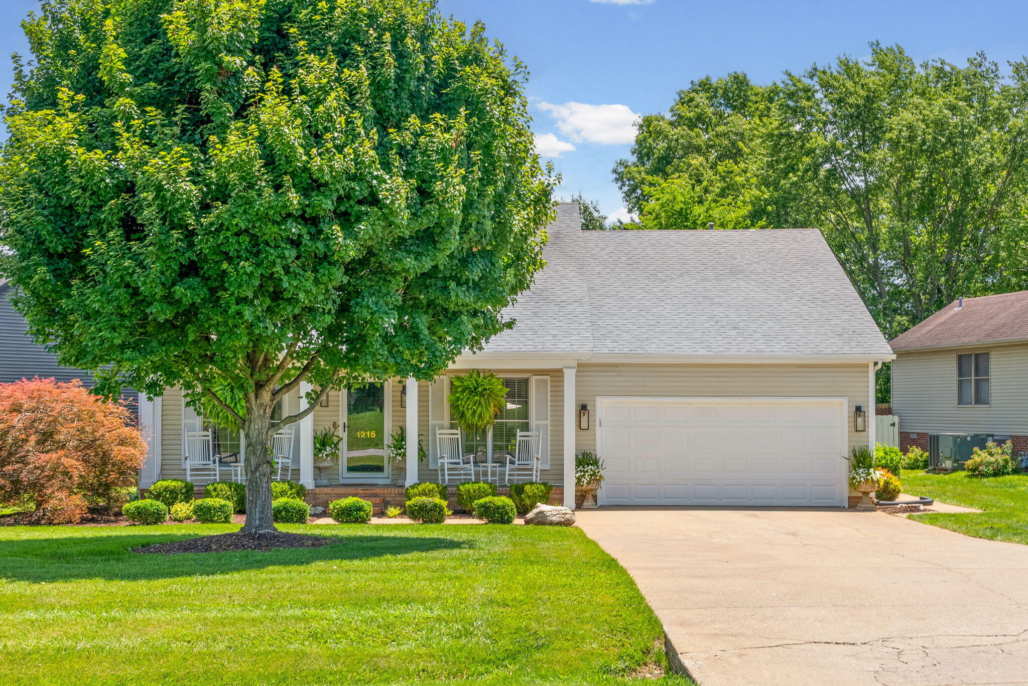 1215 Bark Ridge Circle Property Photo 4