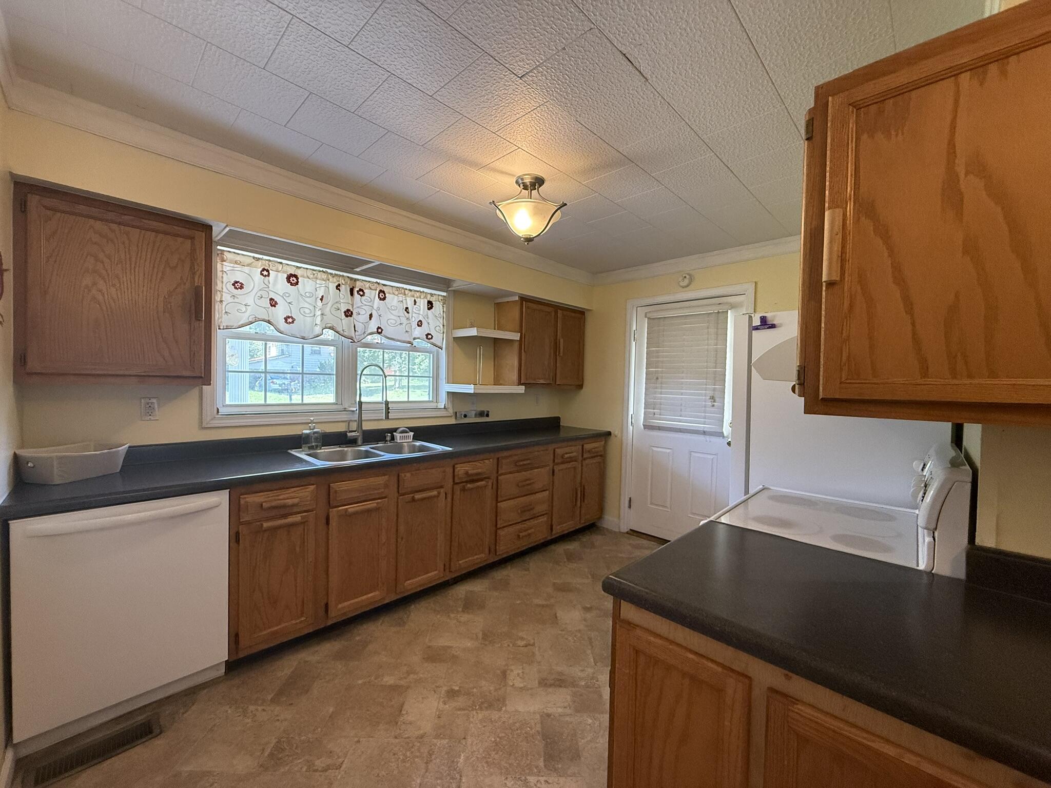 93 Green Acres Drive Property Photo 15