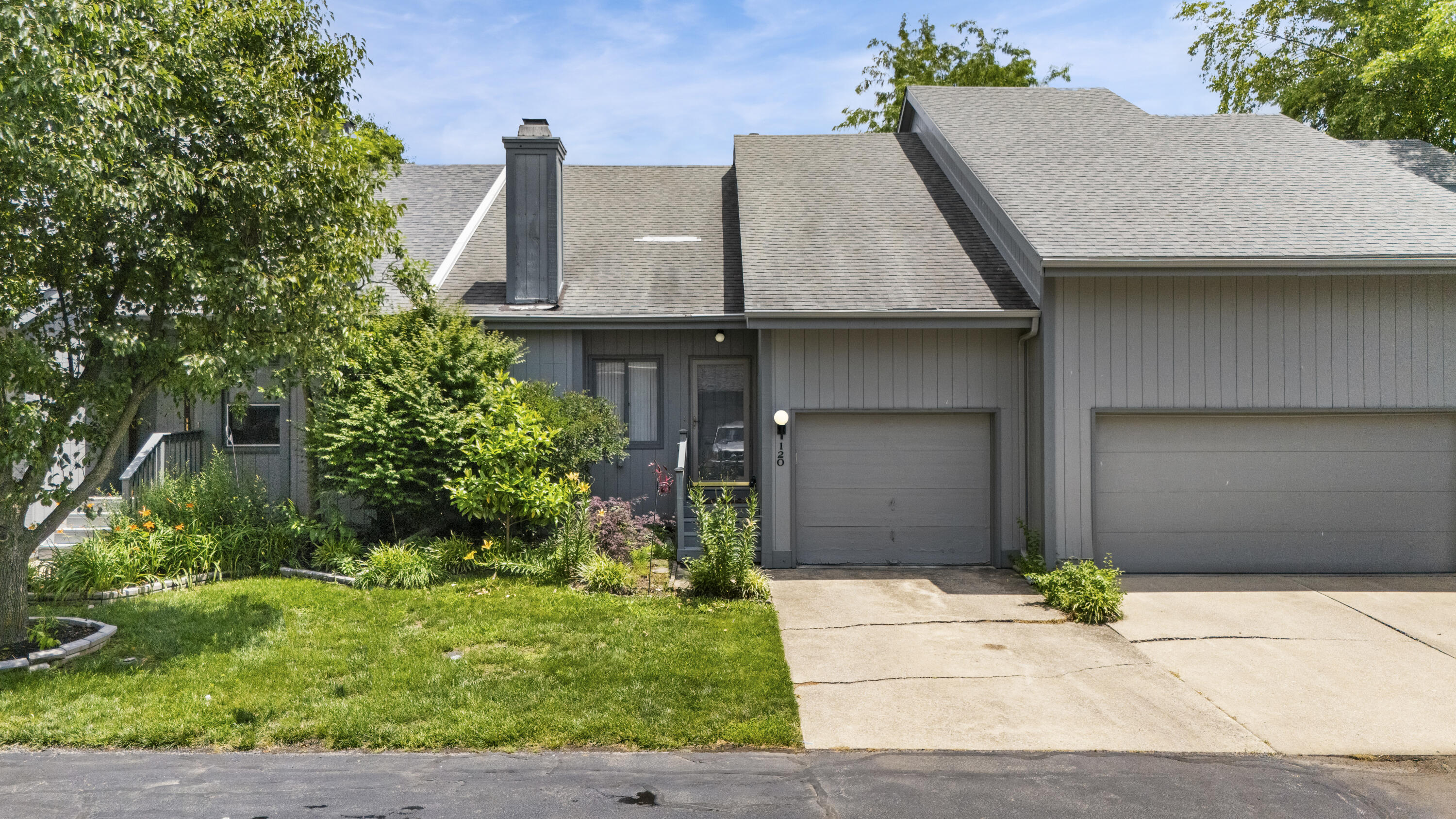 120 Cherrybrook Court Property Photo 6