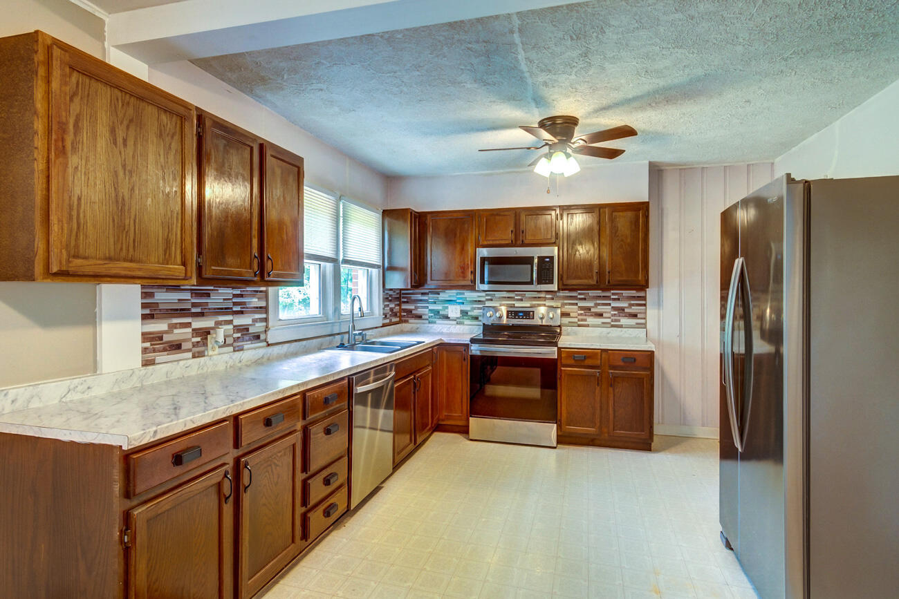 120 Windsor Drive Property Photo 14