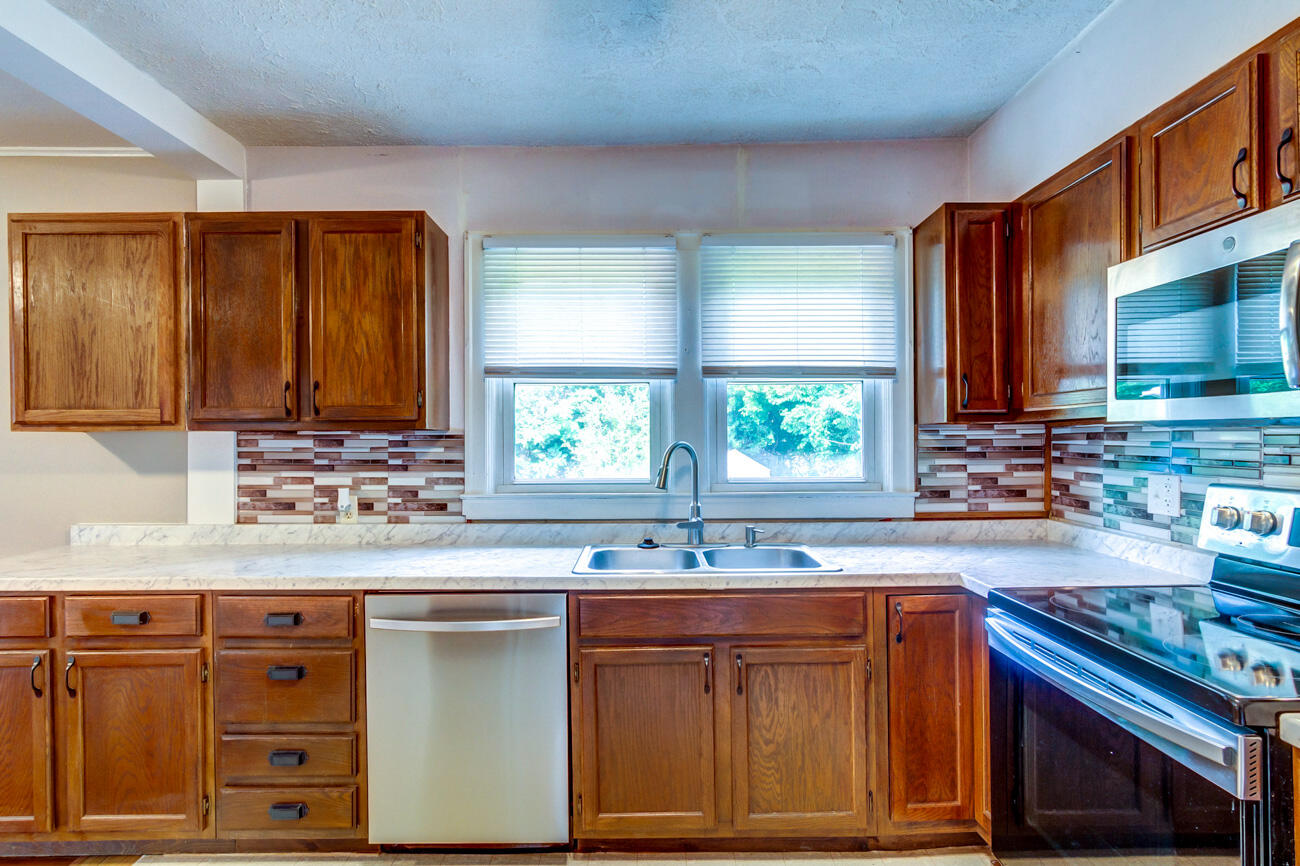 120 Windsor Drive Property Photo 16