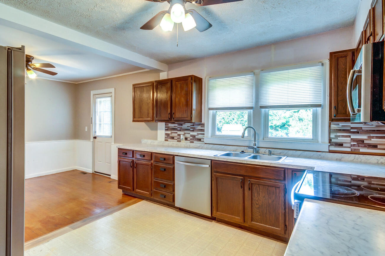 120 Windsor Drive Property Photo 17