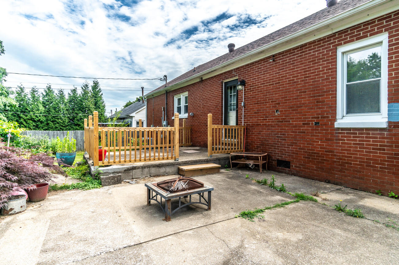 120 Windsor Drive Property Photo 23
