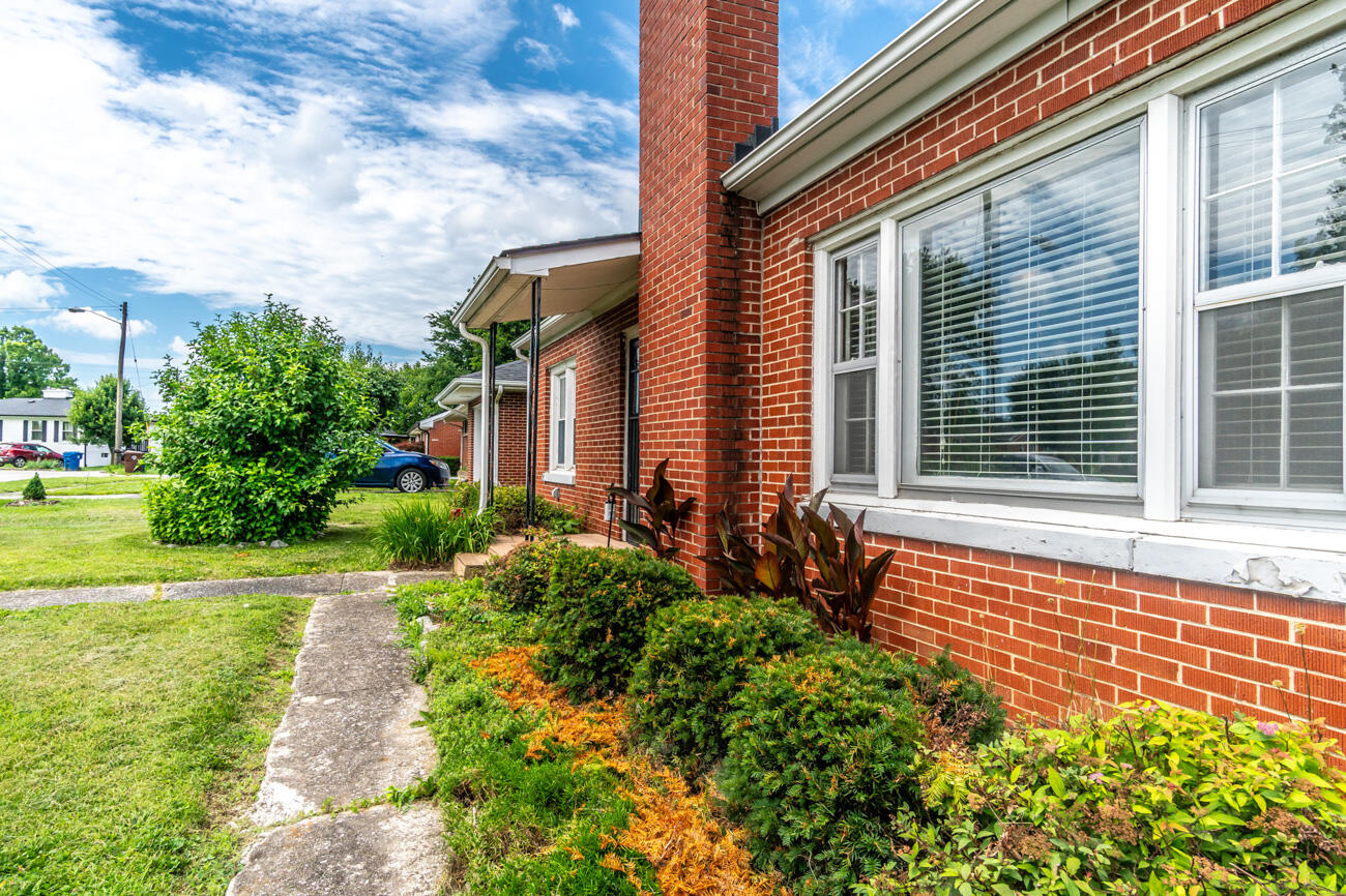 120 Windsor Drive Property Photo 24