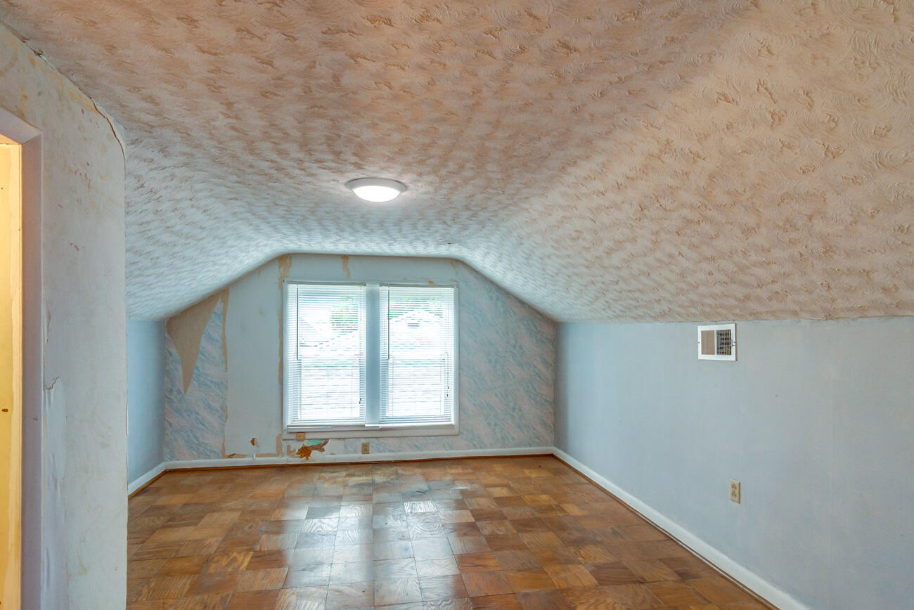 120 Windsor Drive Property Photo 33