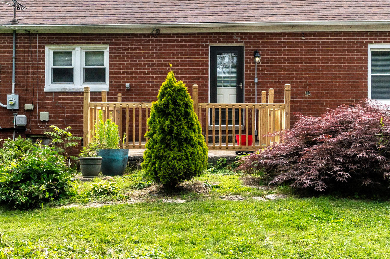 120 Windsor Drive Property Photo 39