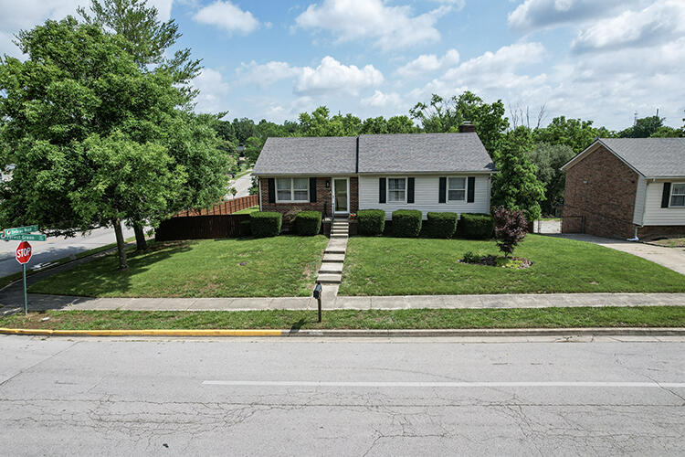 3700 Forest Green Drive Property Photo 2