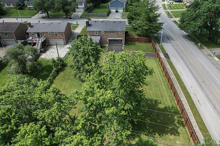 3700 Forest Green Drive Property Photo 4
