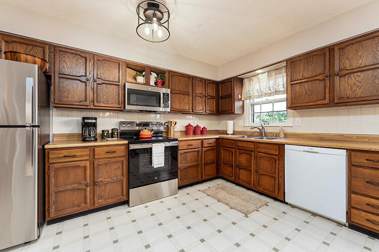 3700 Forest Green Drive Property Photo 15