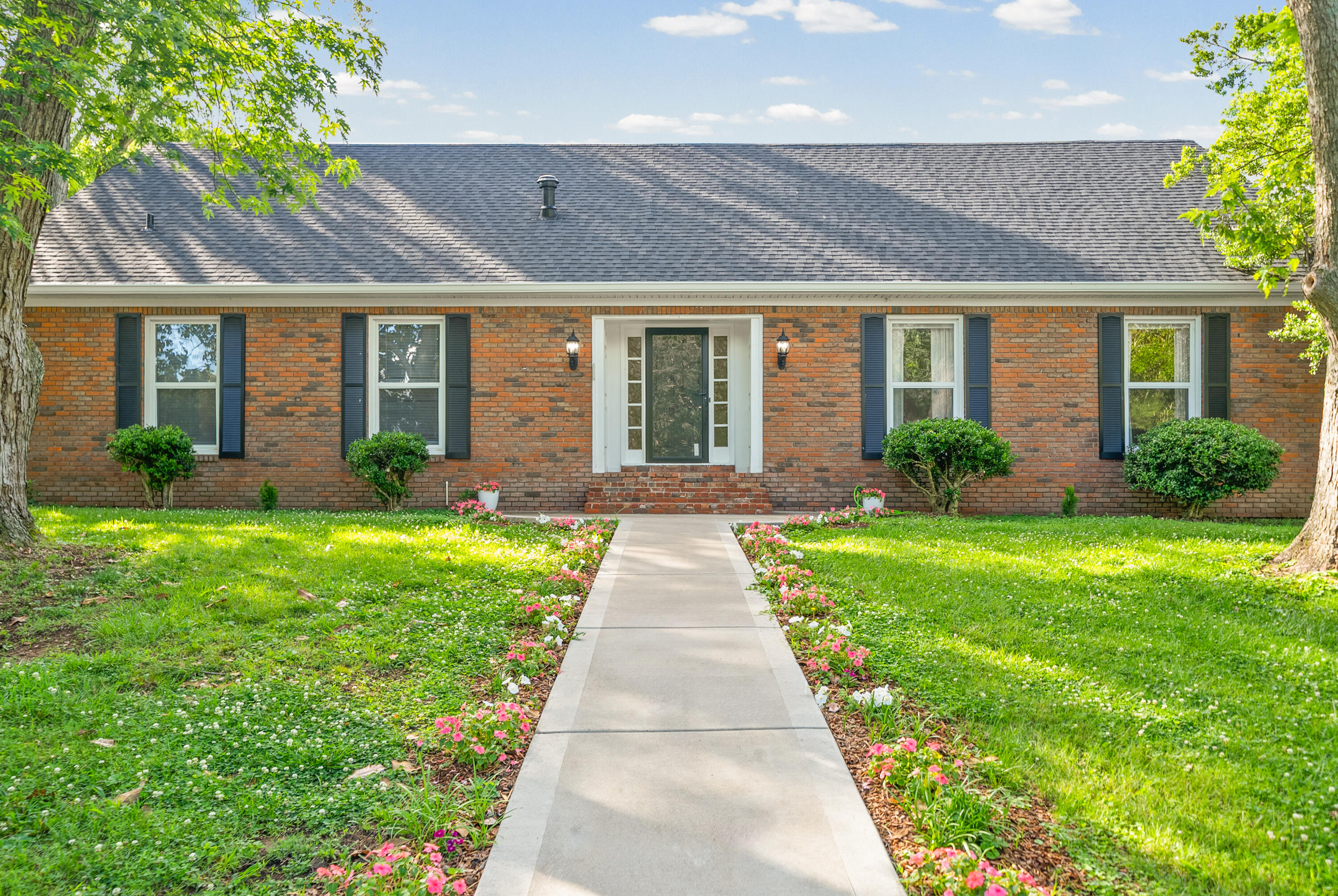 635 Country Club Lane Property Photo 4