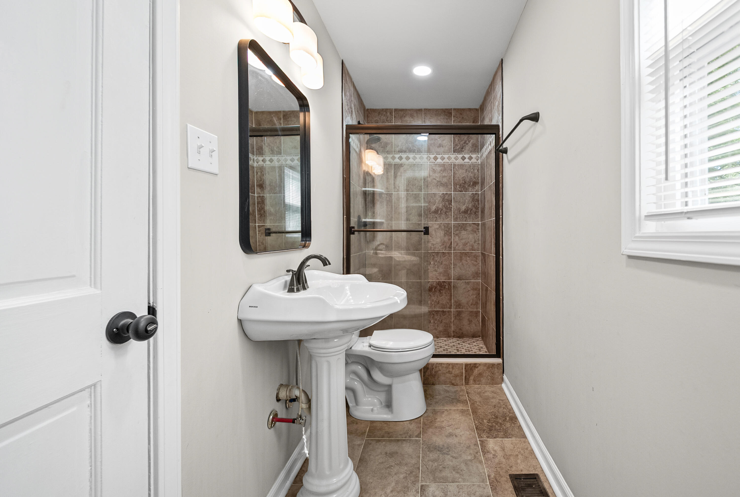 635 Country Club Lane Property Photo 27
