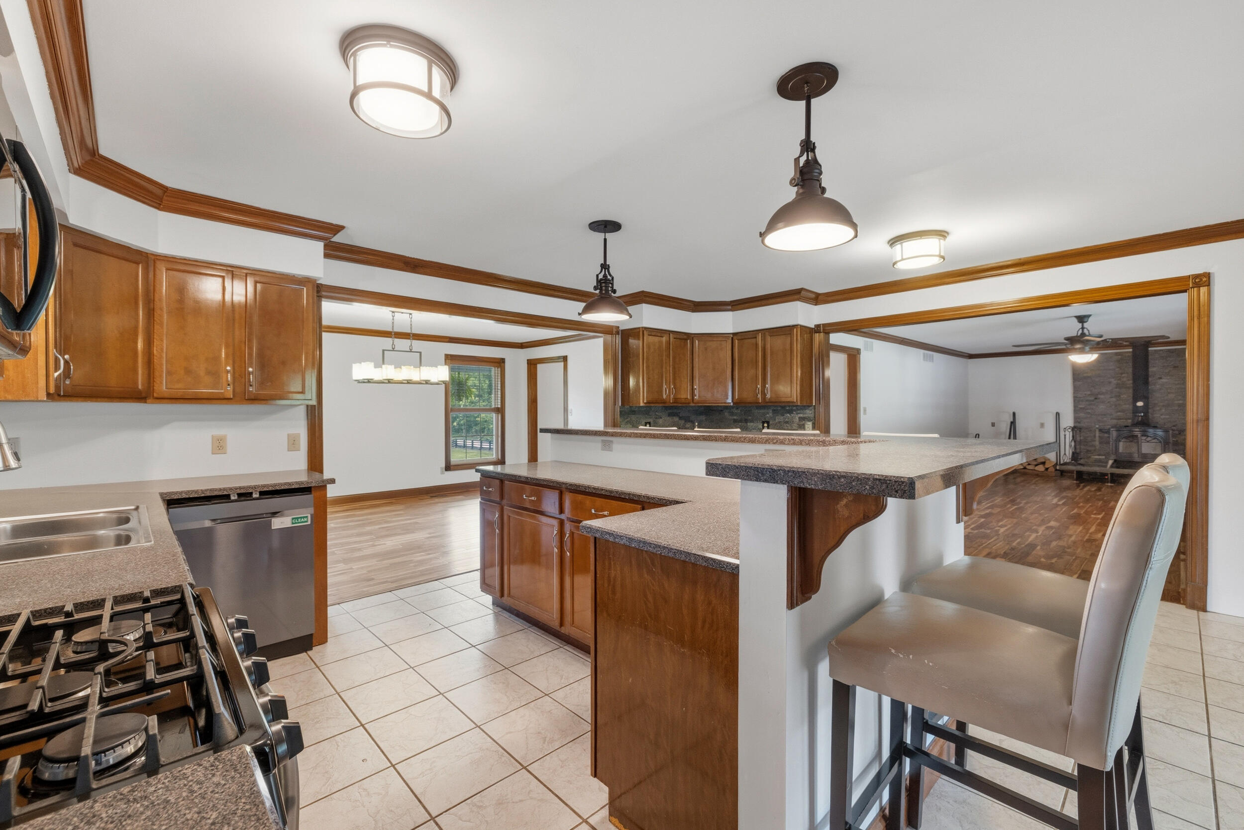 17412 Forkland Road Property Photo 9