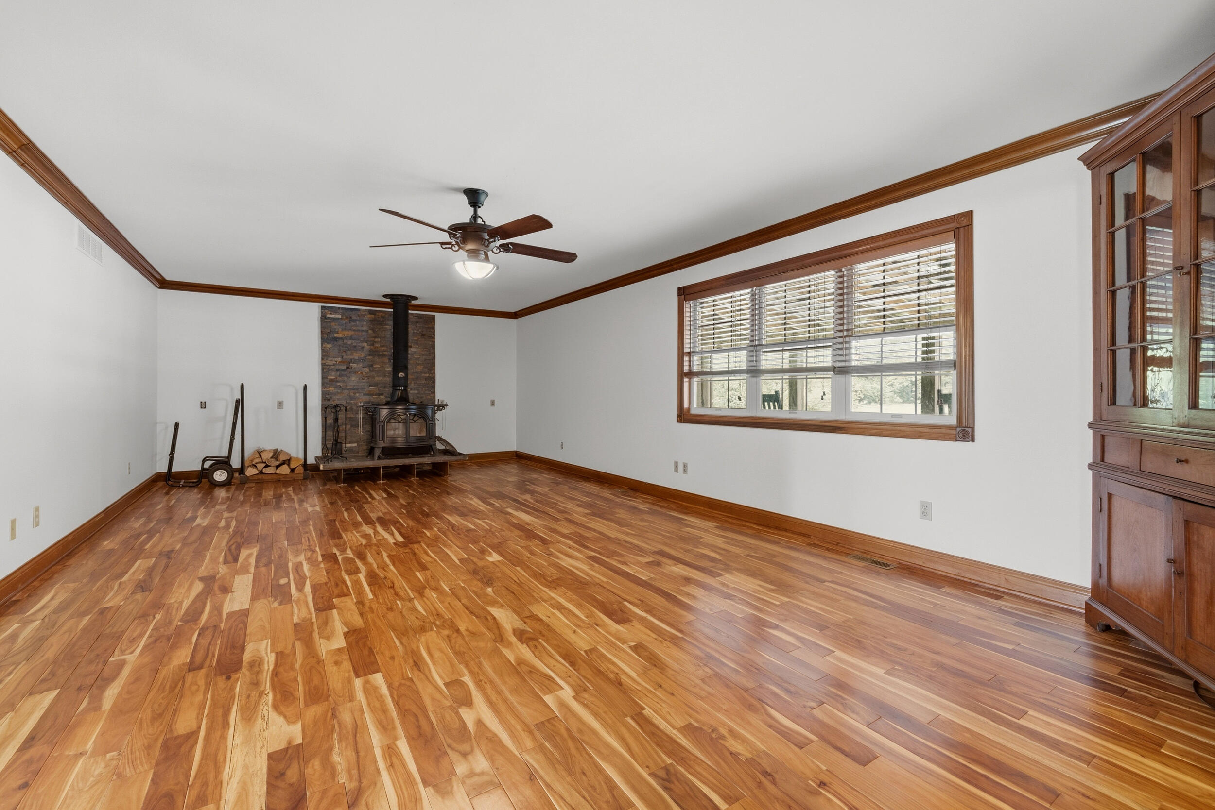 17412 Forkland Road Property Photo 10