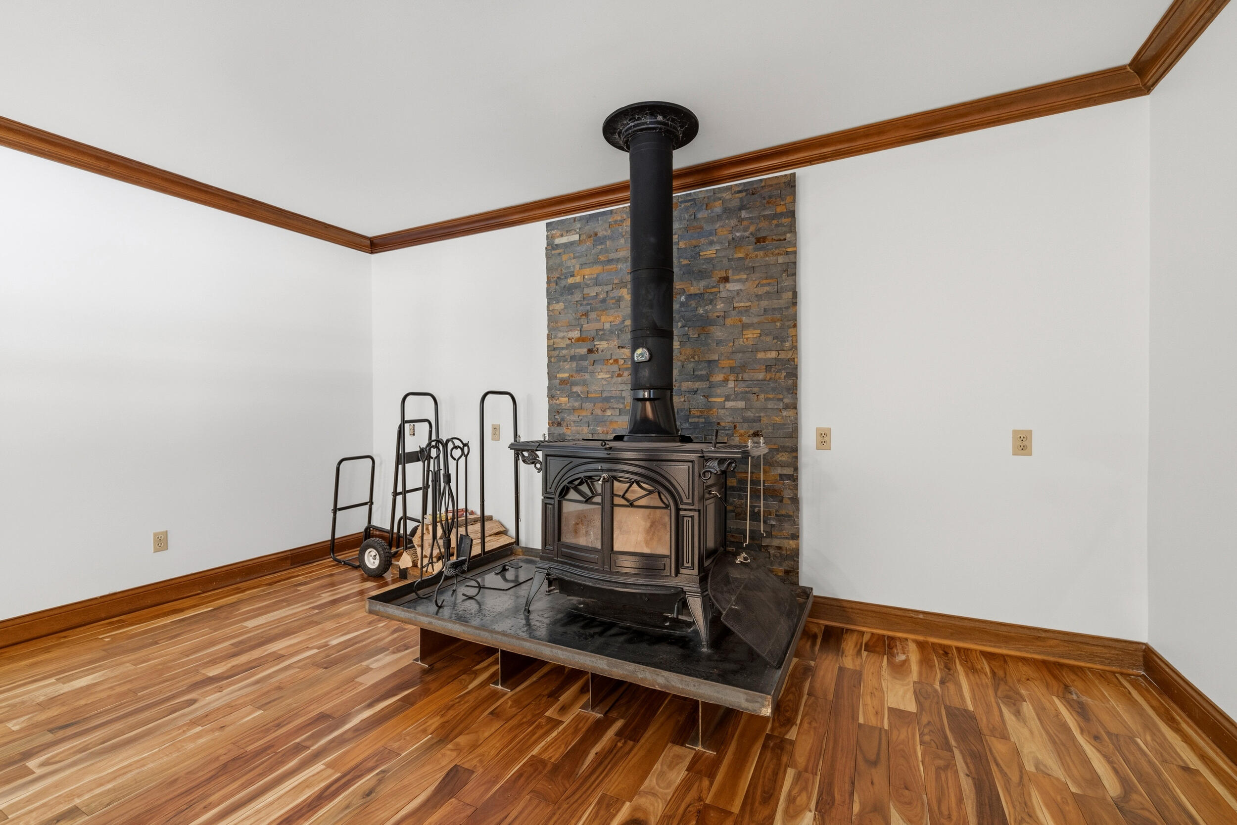 17412 Forkland Road Property Photo 12