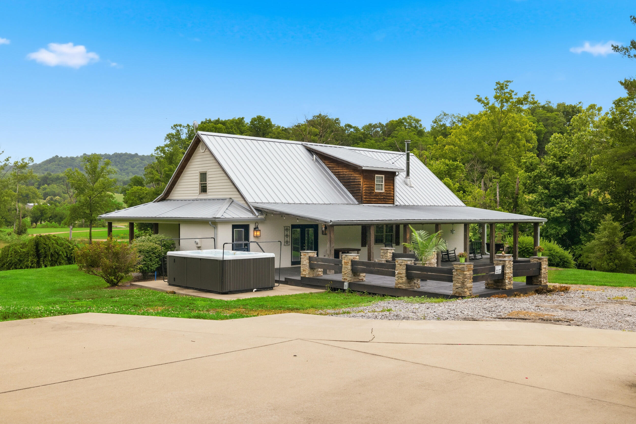 17412 Forkland Road Property Photo 22