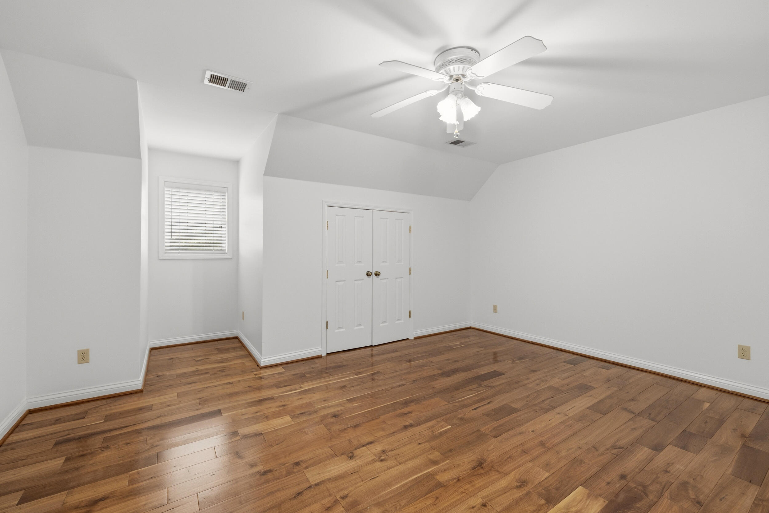 17412 Forkland Road Property Photo 44