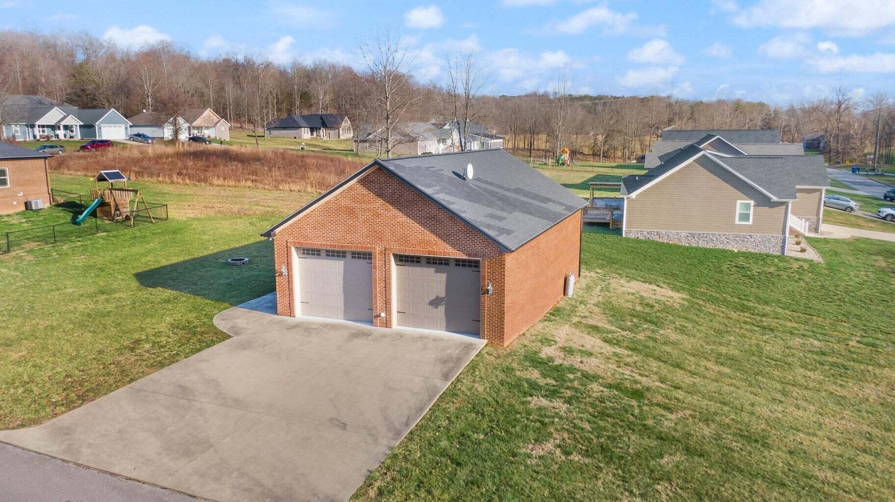10 E Barrington Drive Property Photo 2