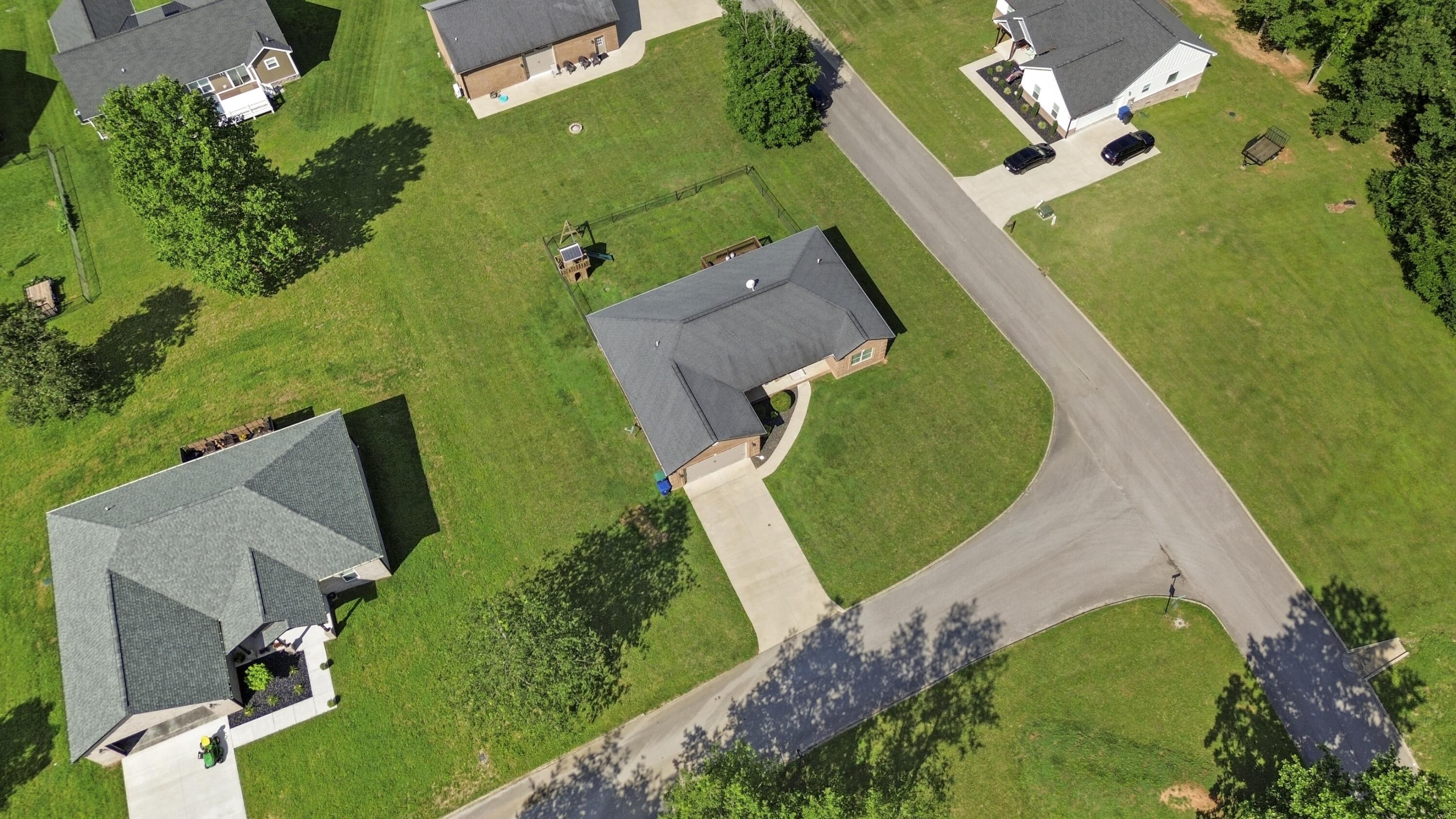10 E Barrington Drive Property Photo 4
